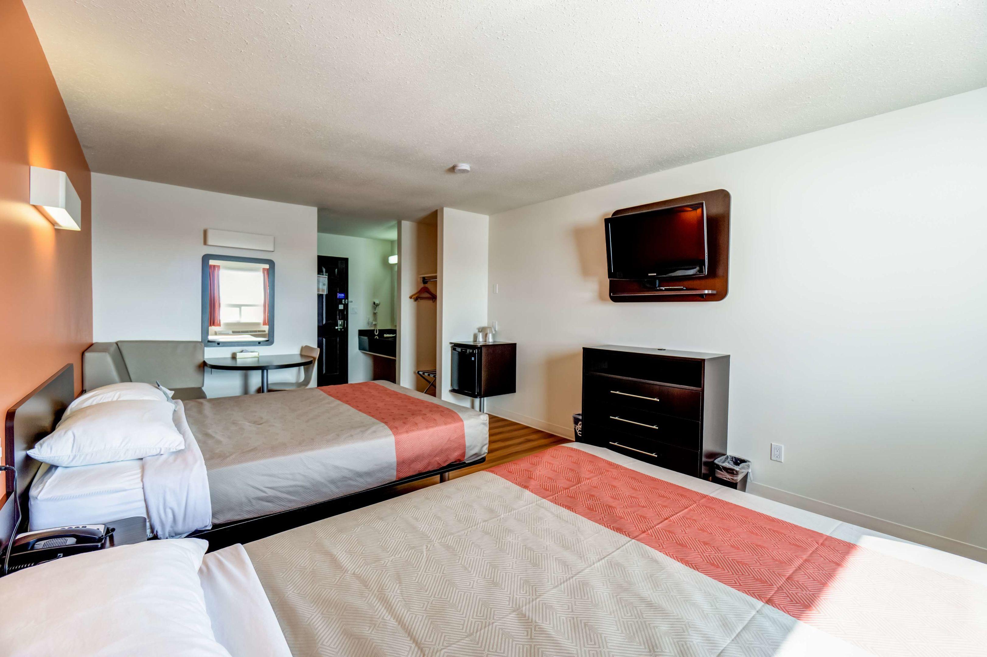 Motel 6 Innisfail AB — photo 4