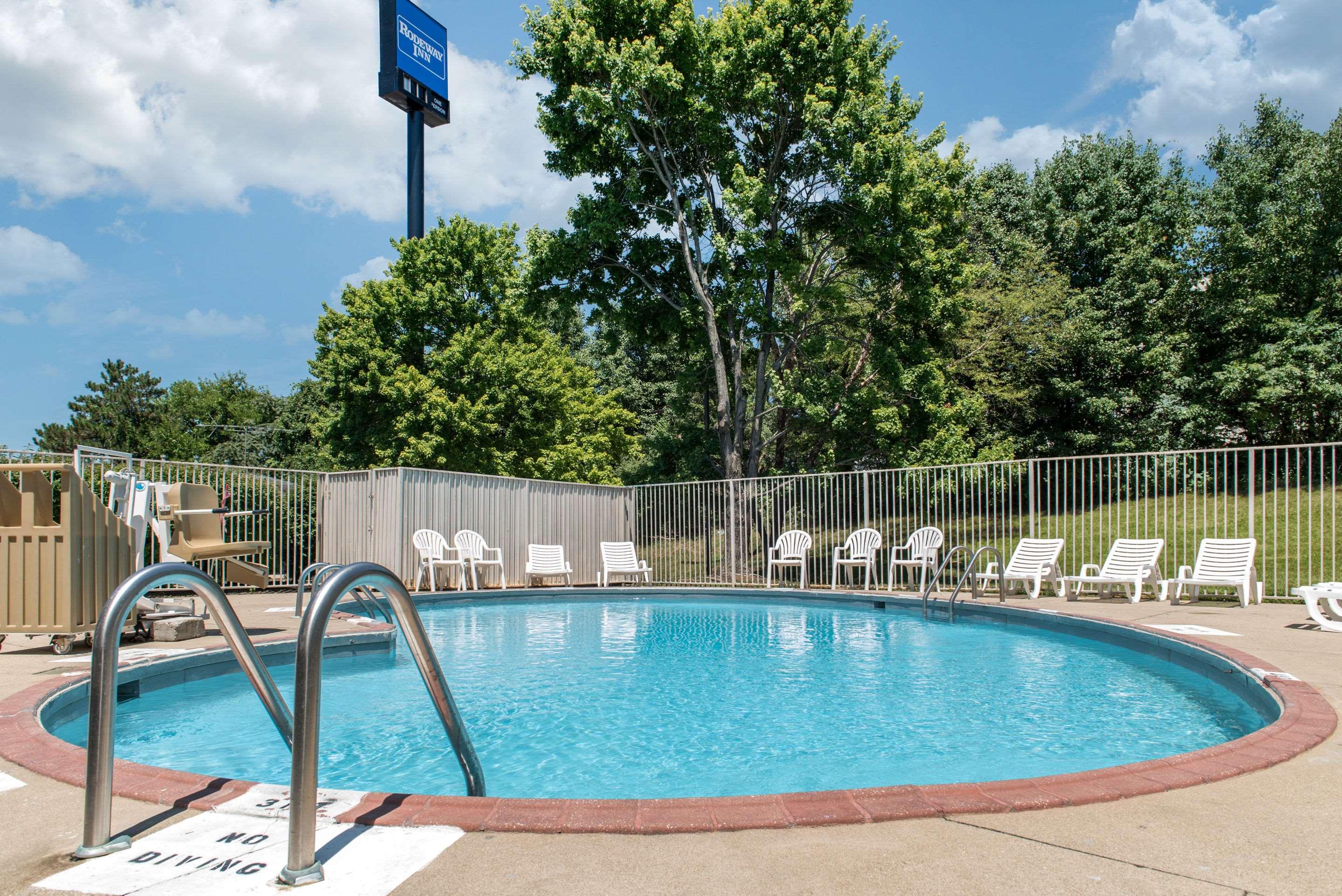 Rodeway Inn Sharonville — photo 5