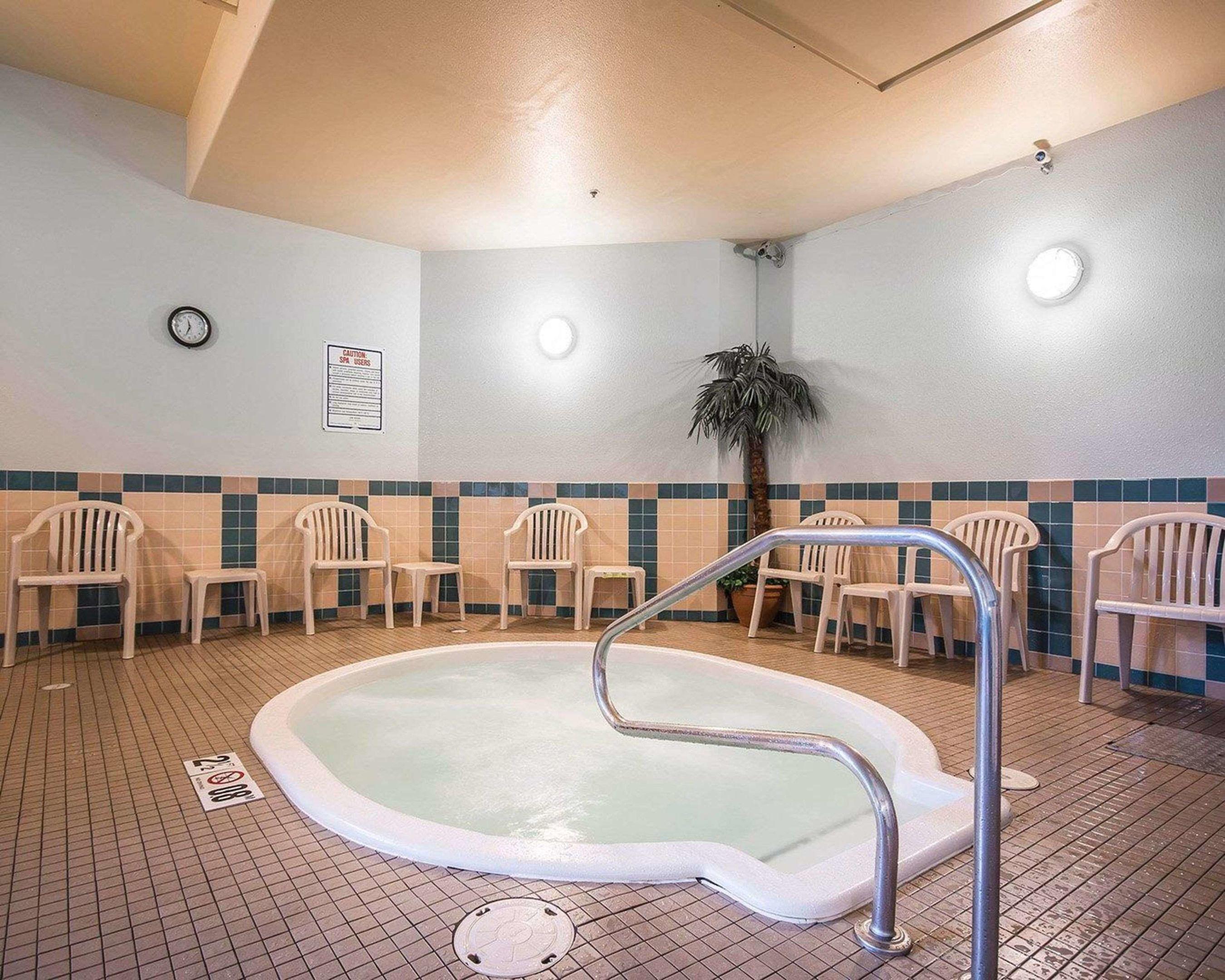 Comfort Inn & Suites Salmon Arm — photo 5