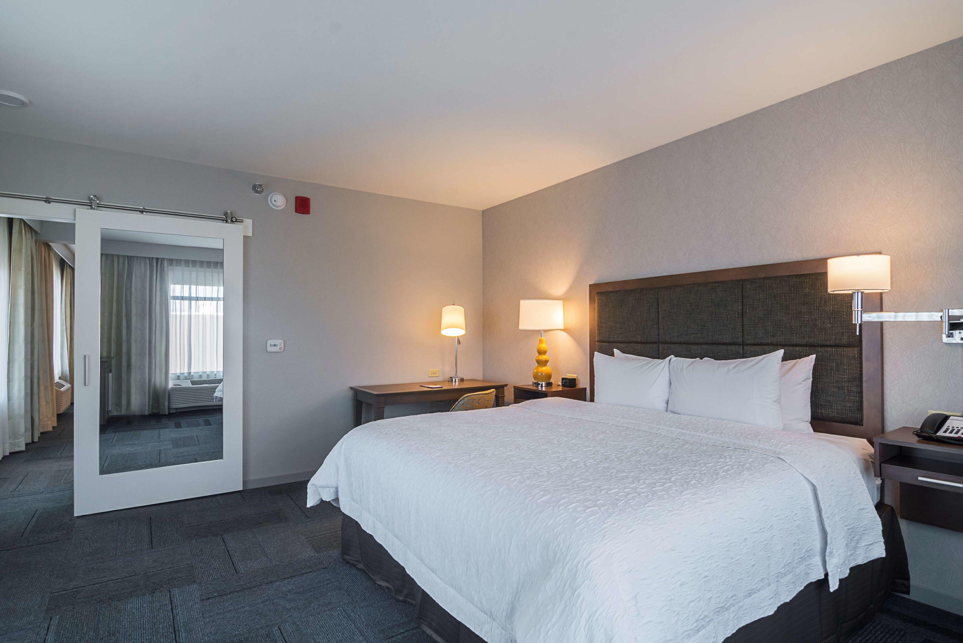 Hampton Inn Chicago North-Loyola Station — photo 5