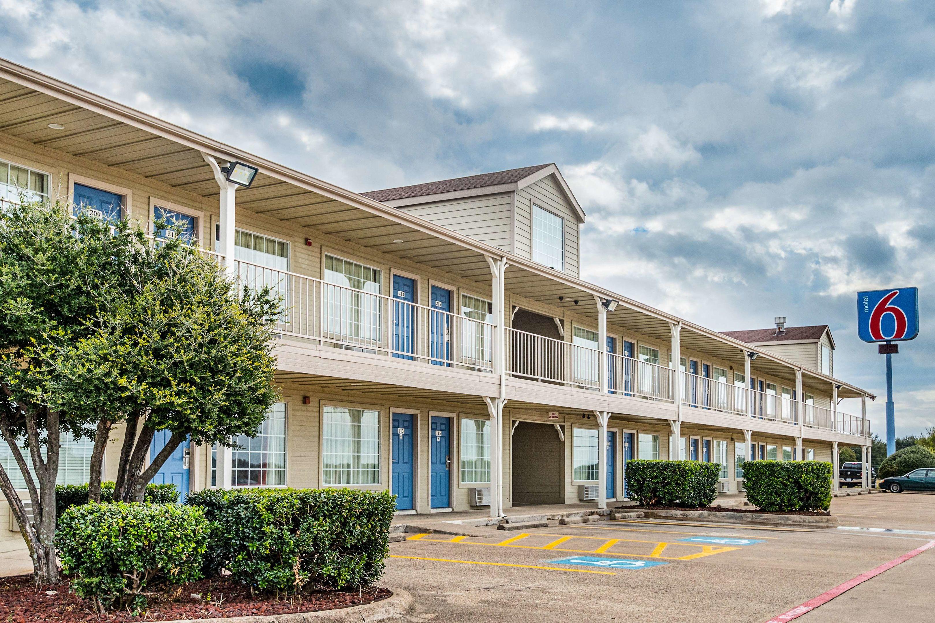 Motel 6 Waxahachie — photo 4