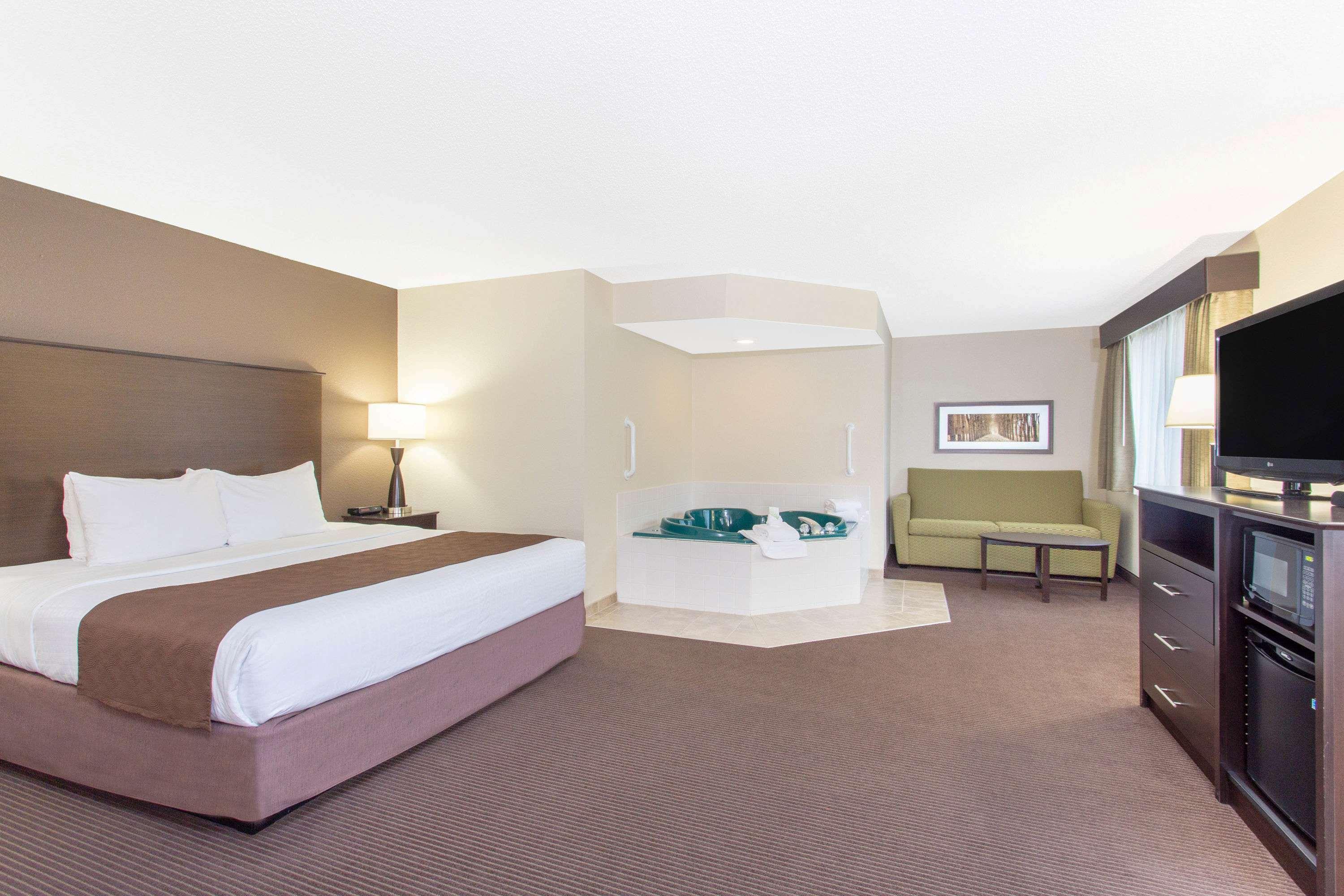 AmericInn by Wyndham Rhinelander — photo 3