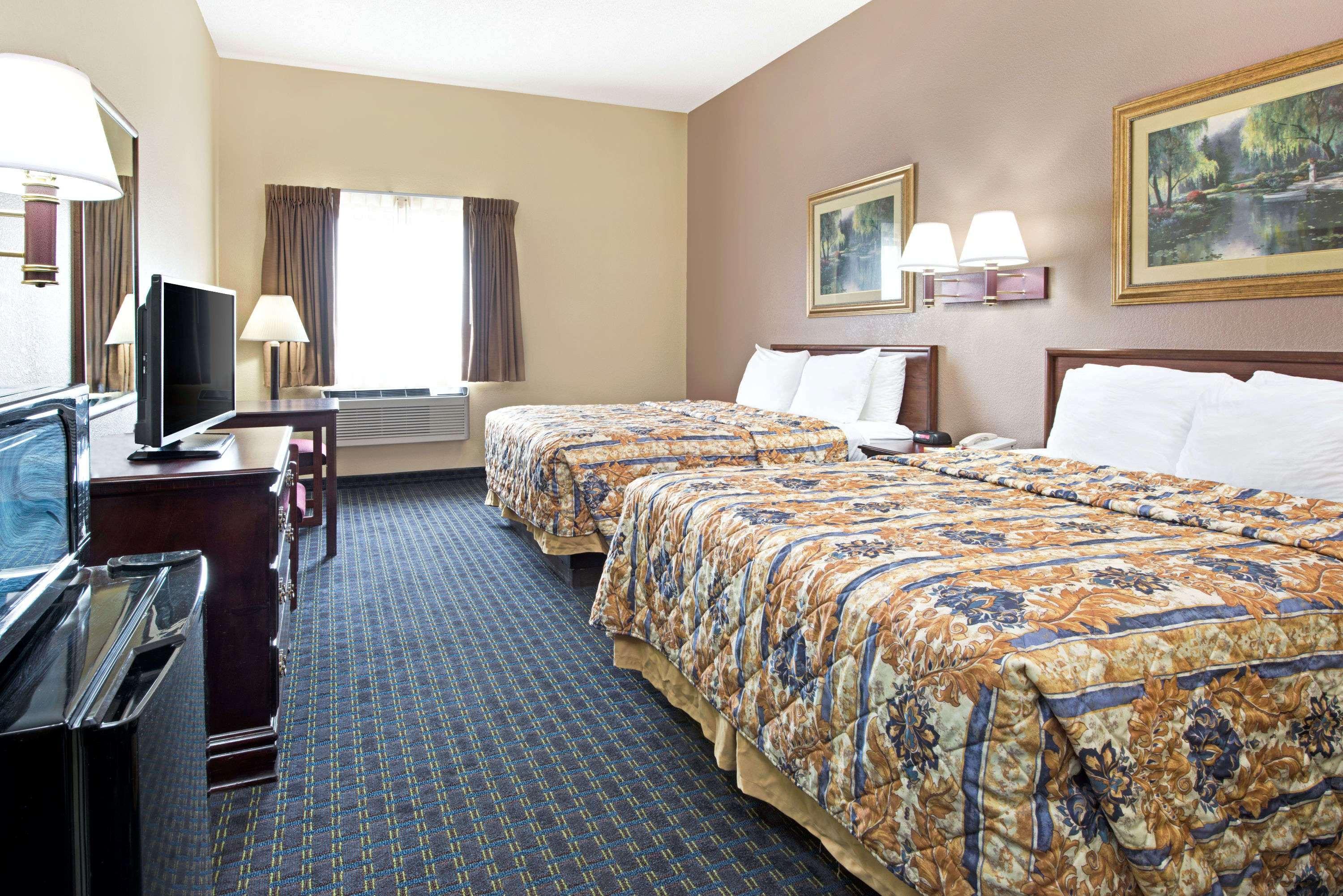 Days Inn Collinsville — photo 4