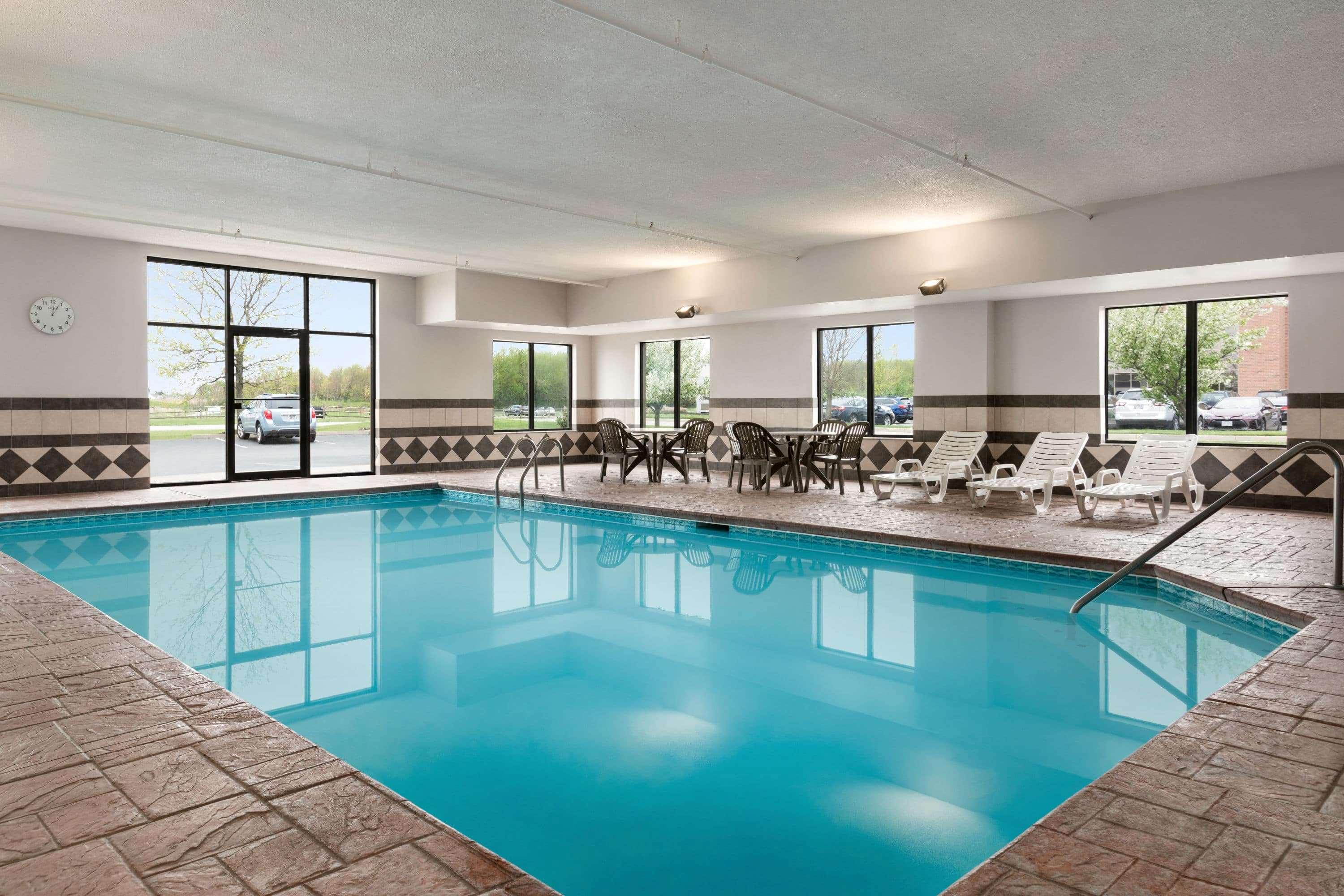 Wingate by Wyndham Cincinnati/Blue Ash — photo 3