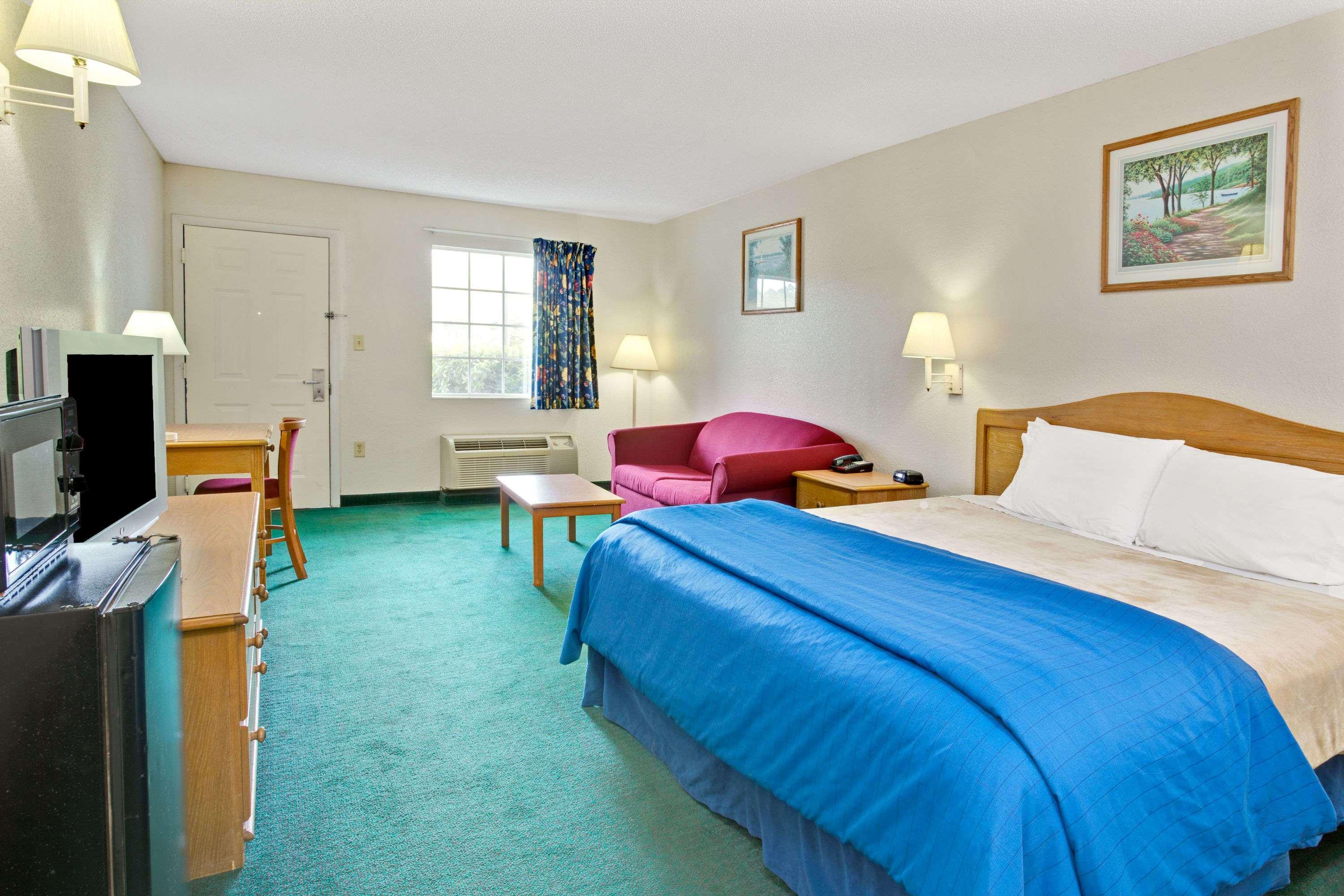 Travelodge Suites by Wyndham MacClenny — photo 4