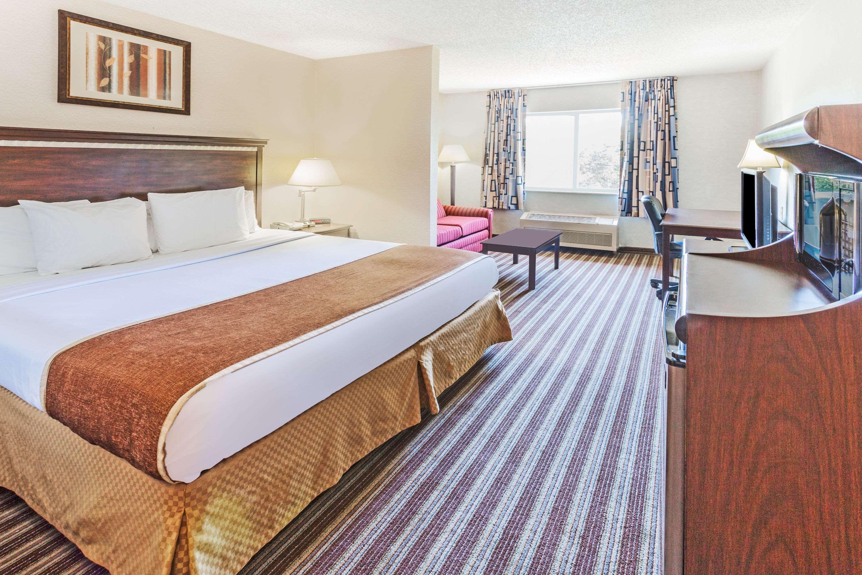 Days Inn & Suites by Wyndham Vancouver — photo 5