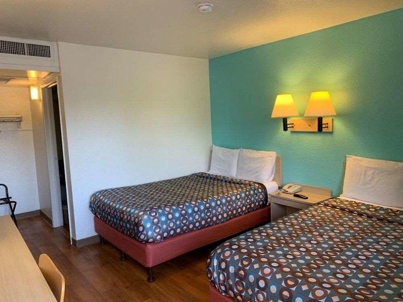Vagabond Inn Sylmar — photo 5