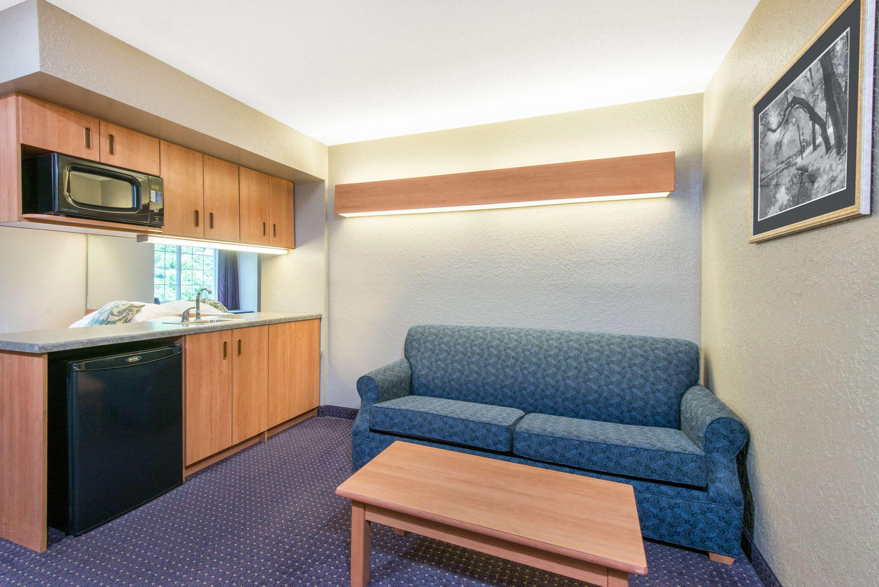 Microtel Inn & Suites by Wyndham Hazelton/Bruceton Mills — photo 5
