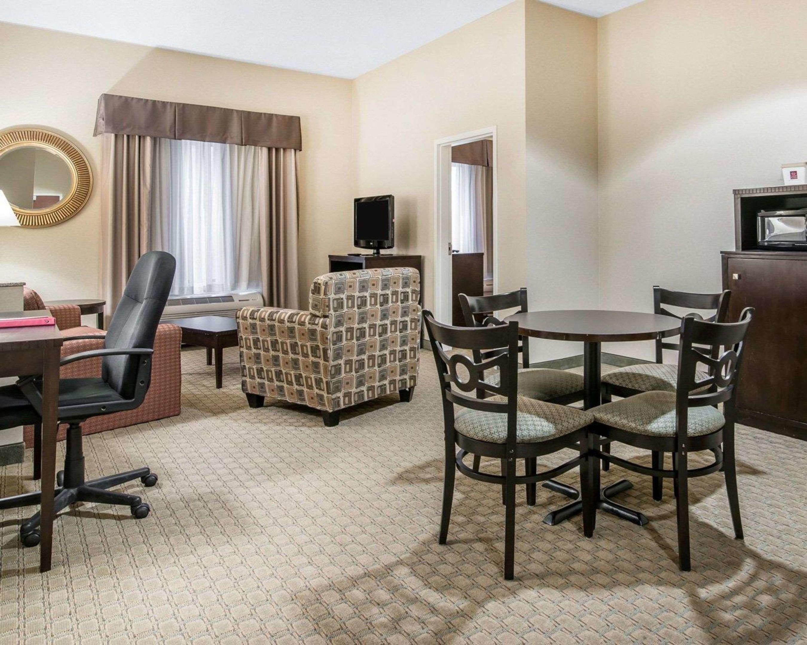 Comfort Suites Vestal Near University — photo 5