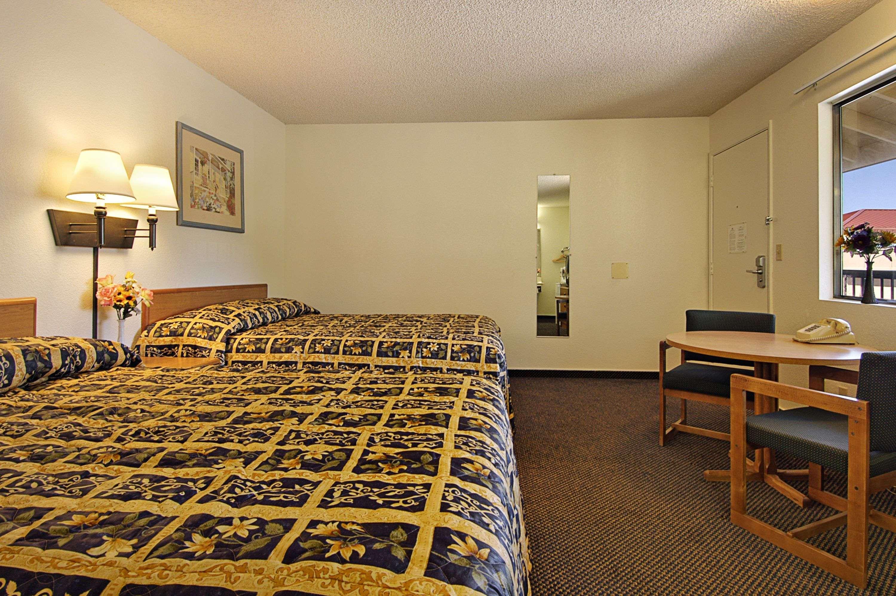 Super 8 by Wyndham Red Bluff — photo 4
