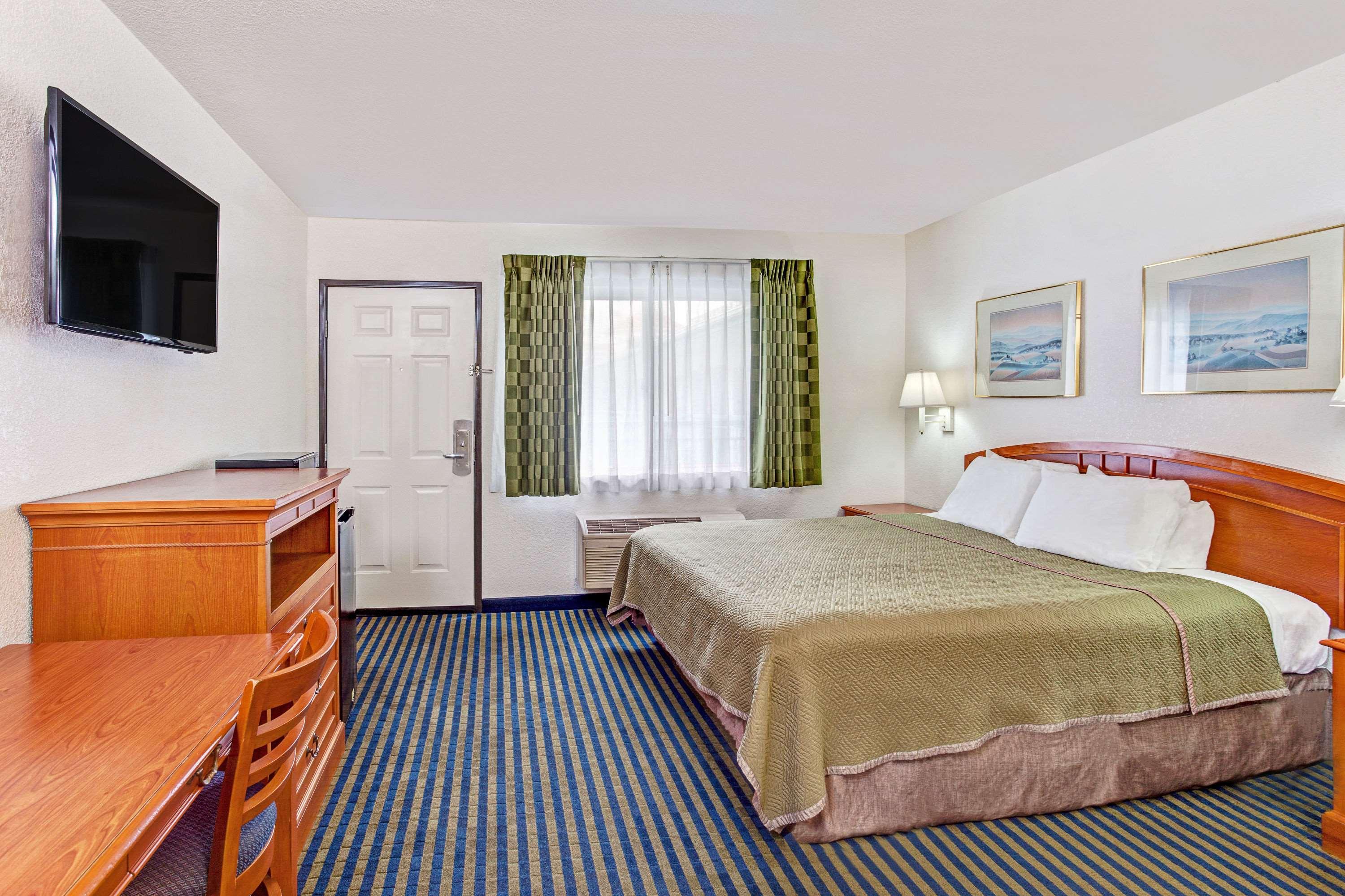 Hollywood Vermont/Sunset Travelodge — photo 4
