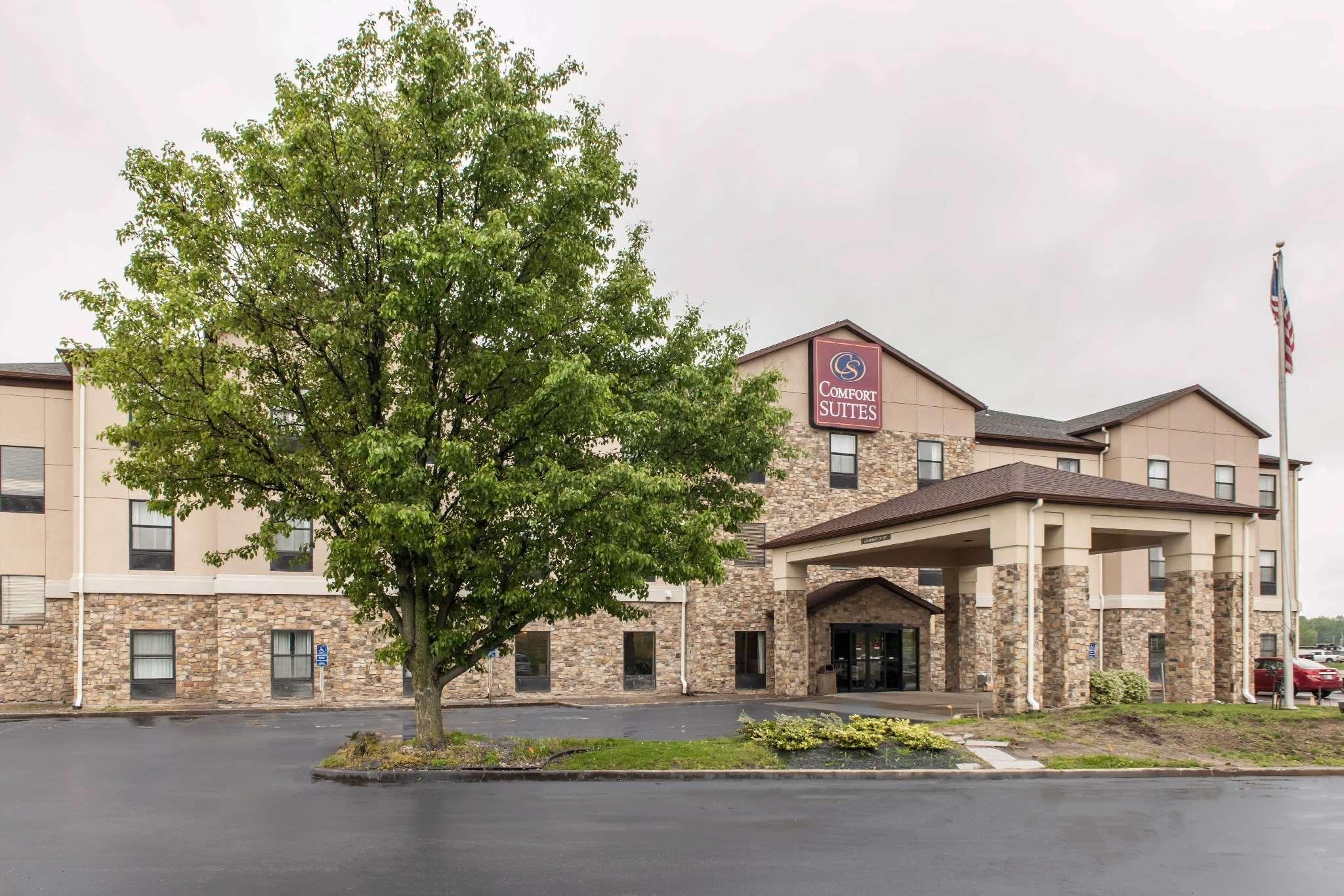 Comfort Suites — photo 3