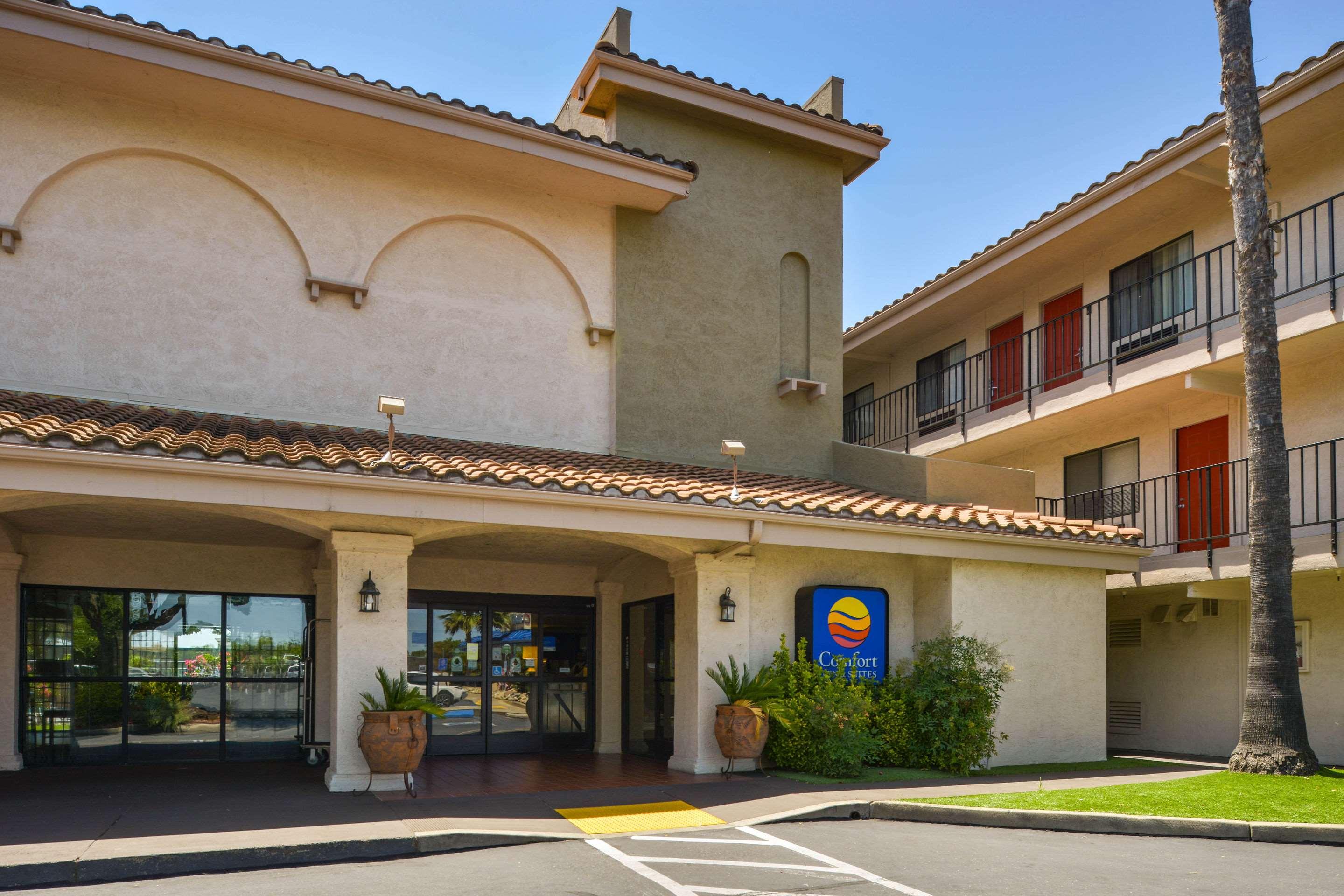 Comfort Inn & Suites — photo 3
