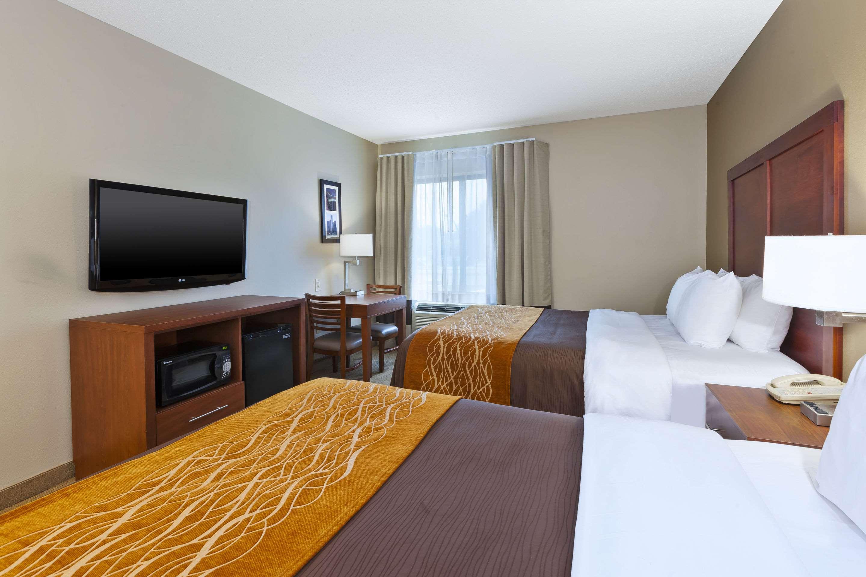 Comfort Inn & Suites — photo 5