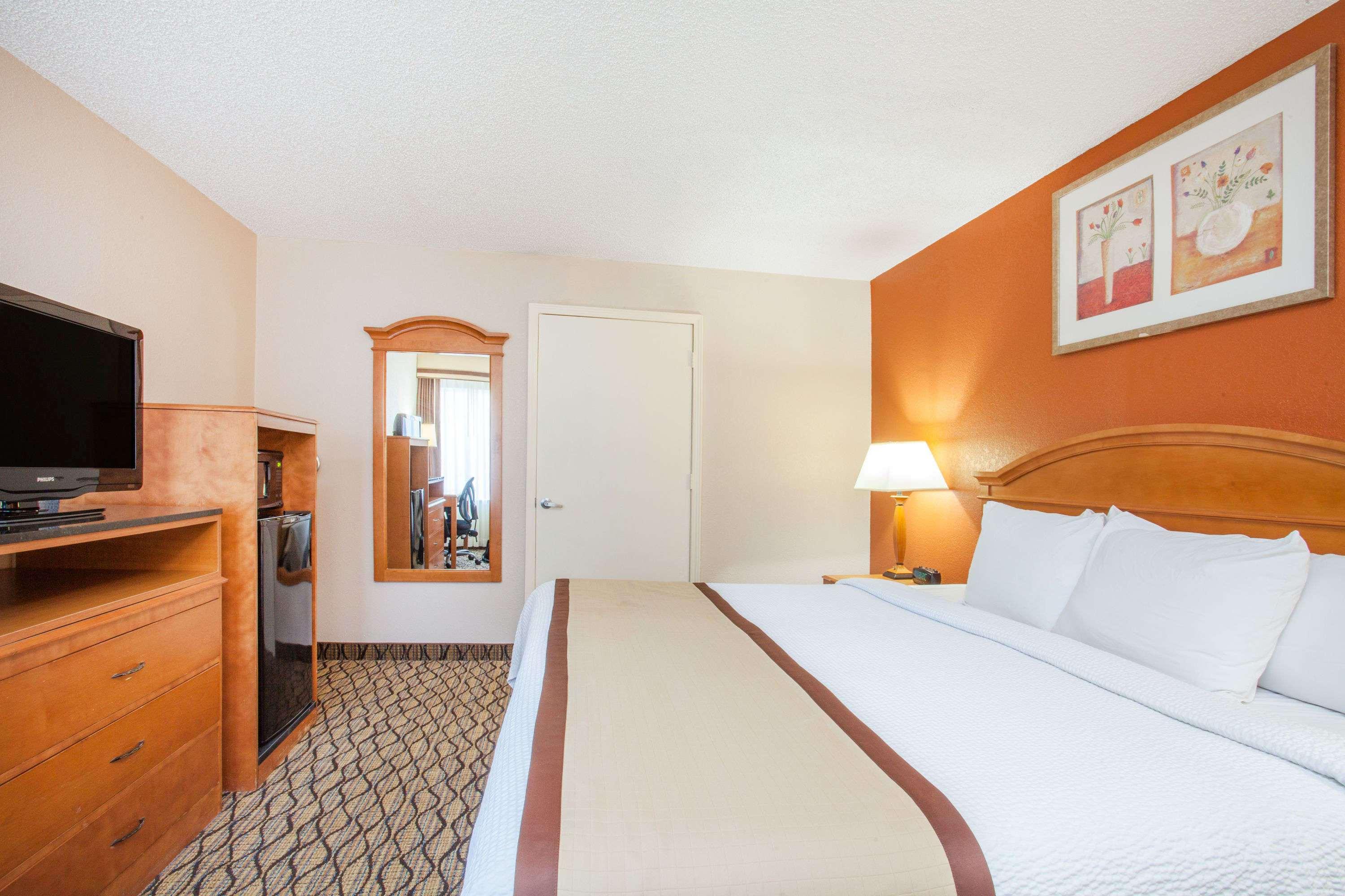 Baymont Inn & Suites Madison Heights Detroit Area — photo 5