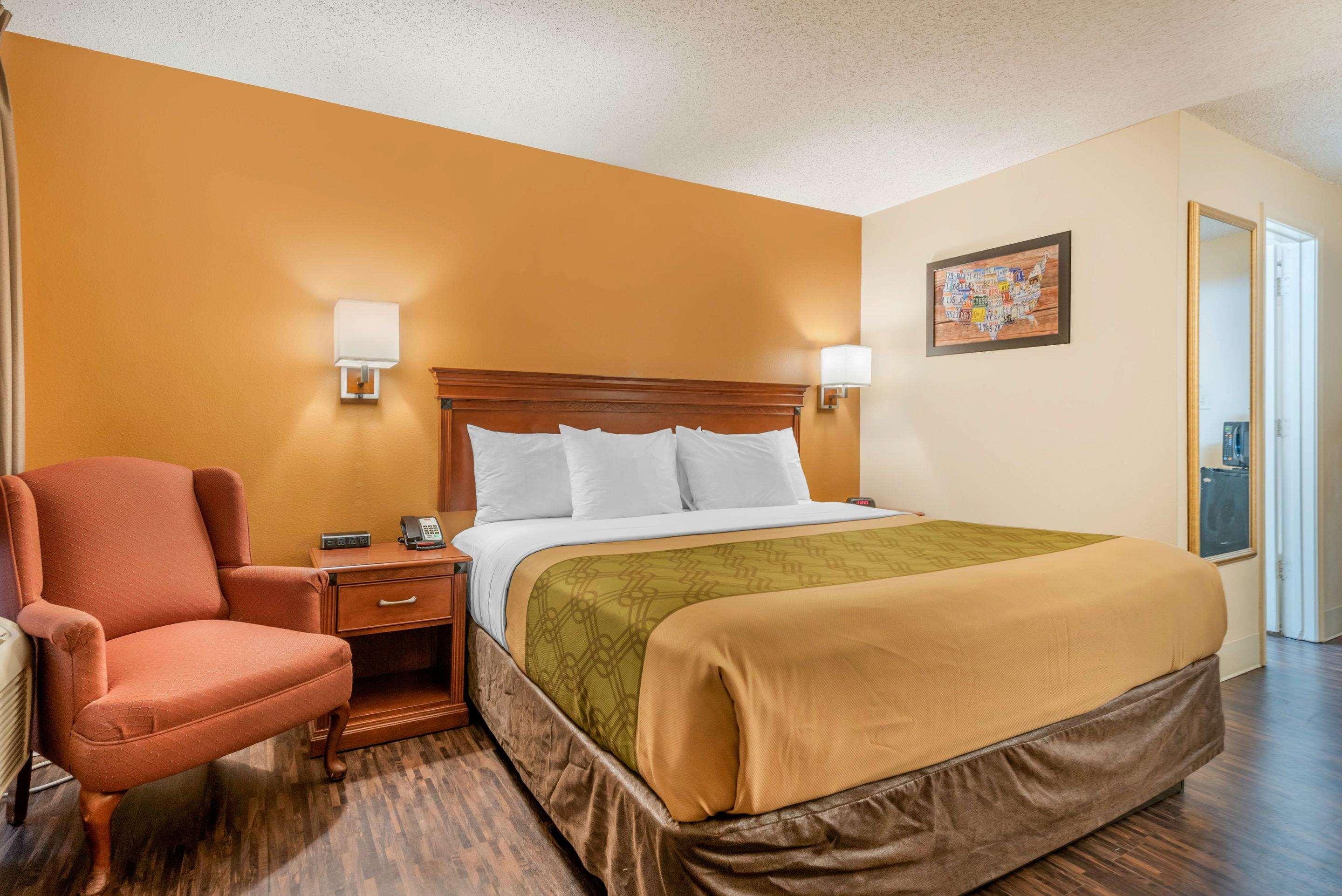 Econo Lodge Downtown — photo 4