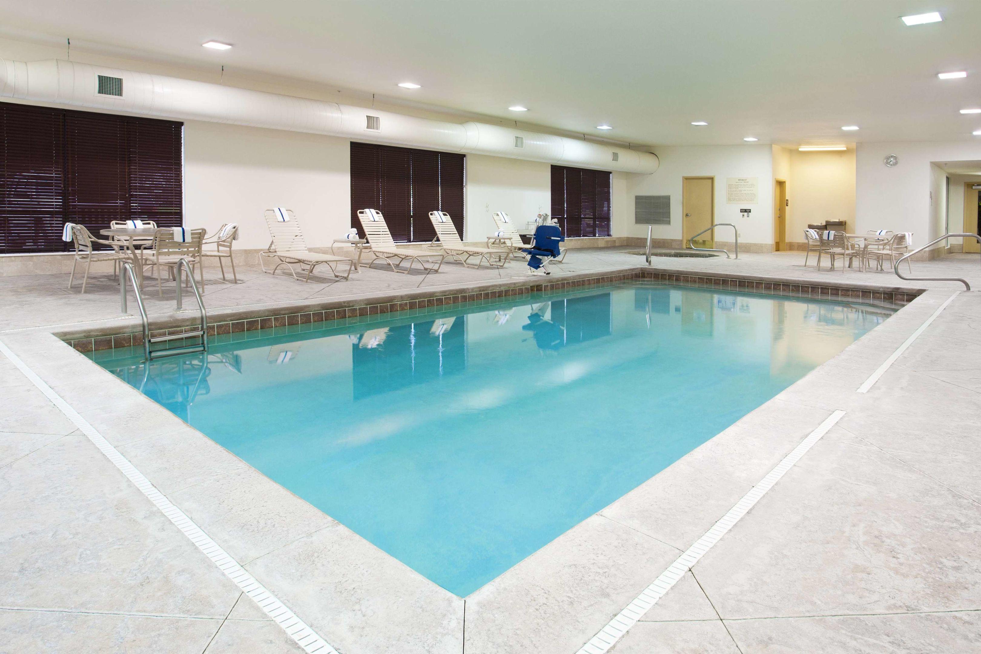Hampton Inn & Suites Grove City — photo 4