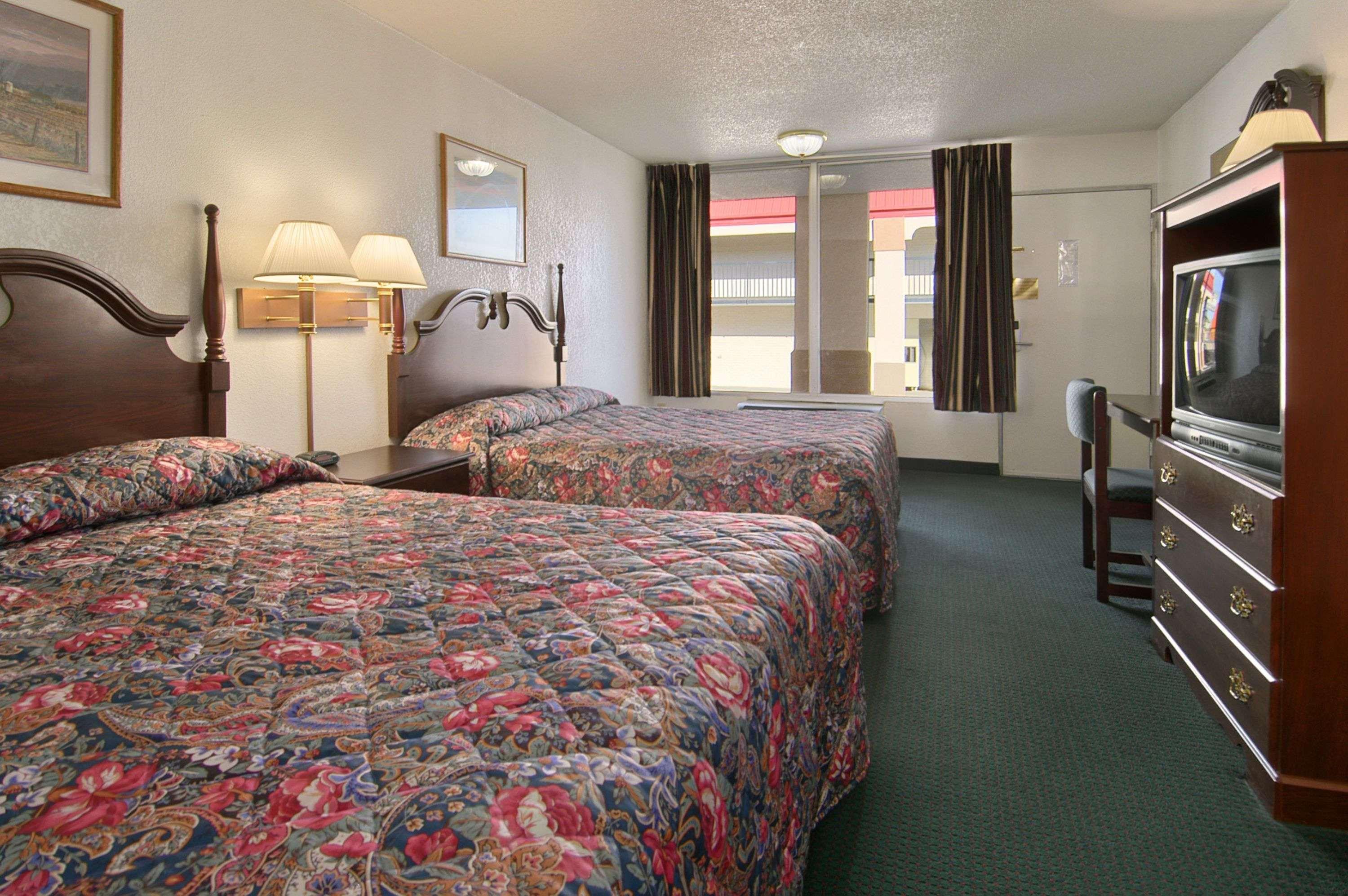 Super 8 by Wyndham Oklahoma Fairgrounds — photo 3