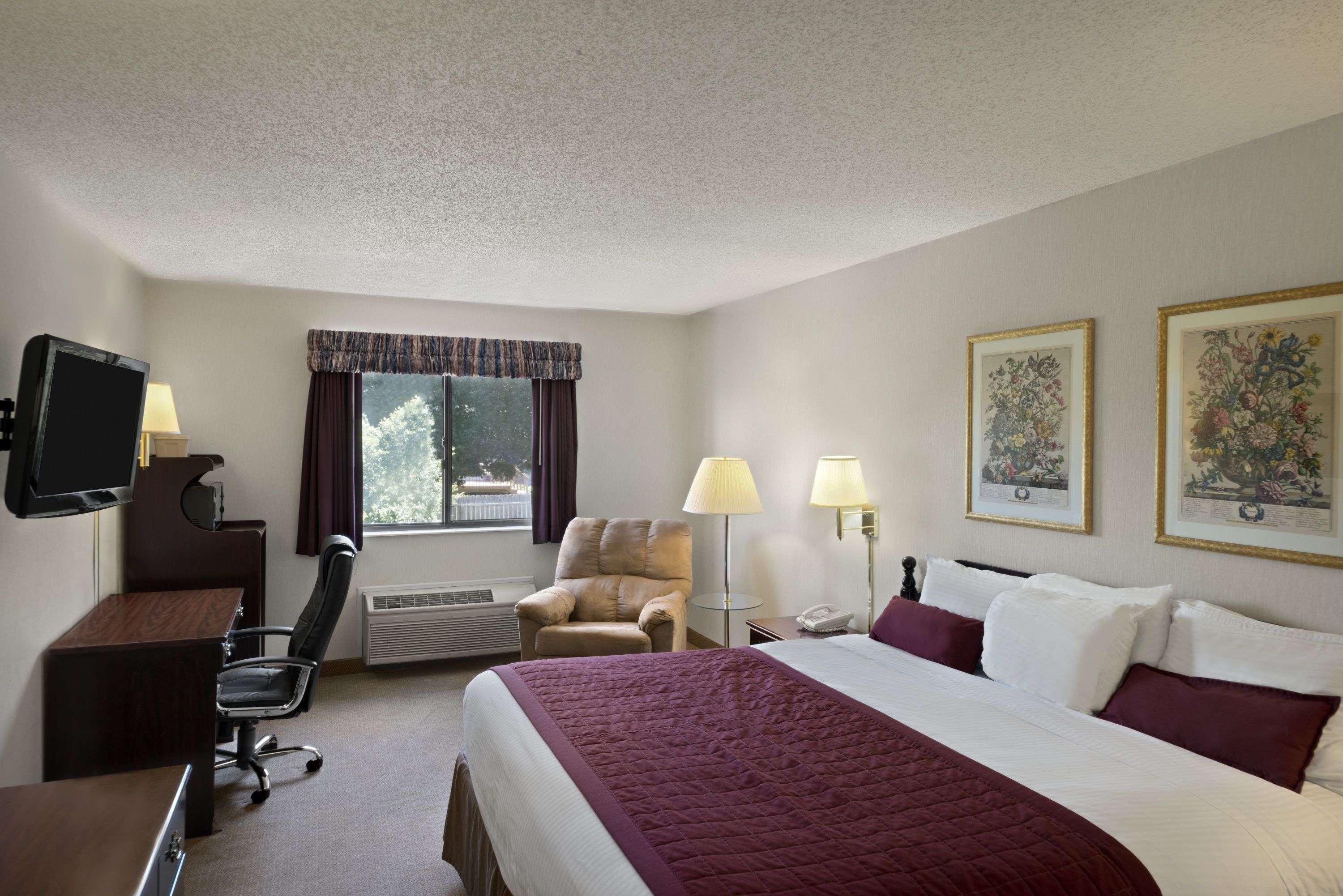 Baymont by Wyndham Whitewater — photo 4
