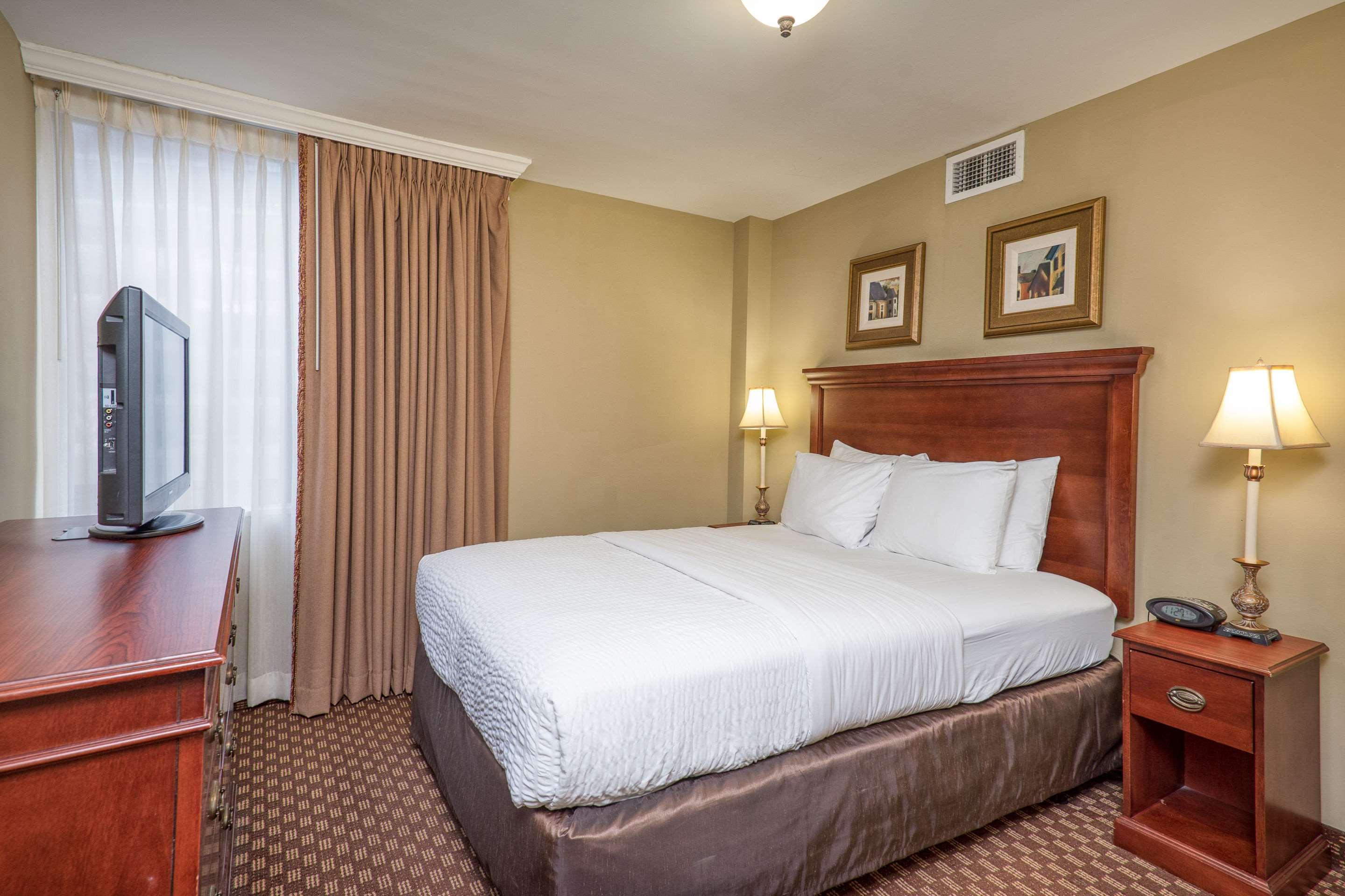 Clarion Collection Arlington Court Suites — photo 4