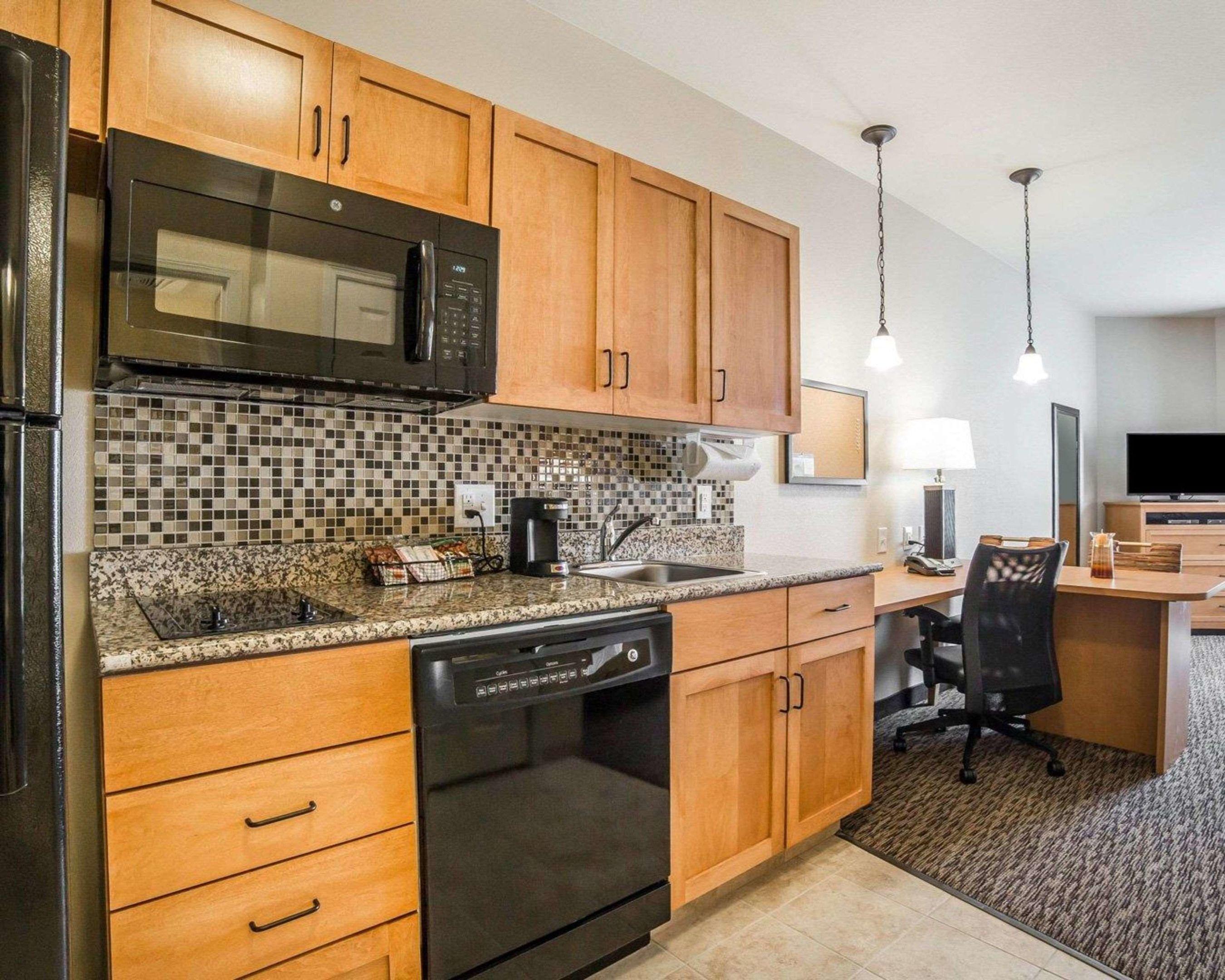 Mainstay Suites Sidney — photo 5