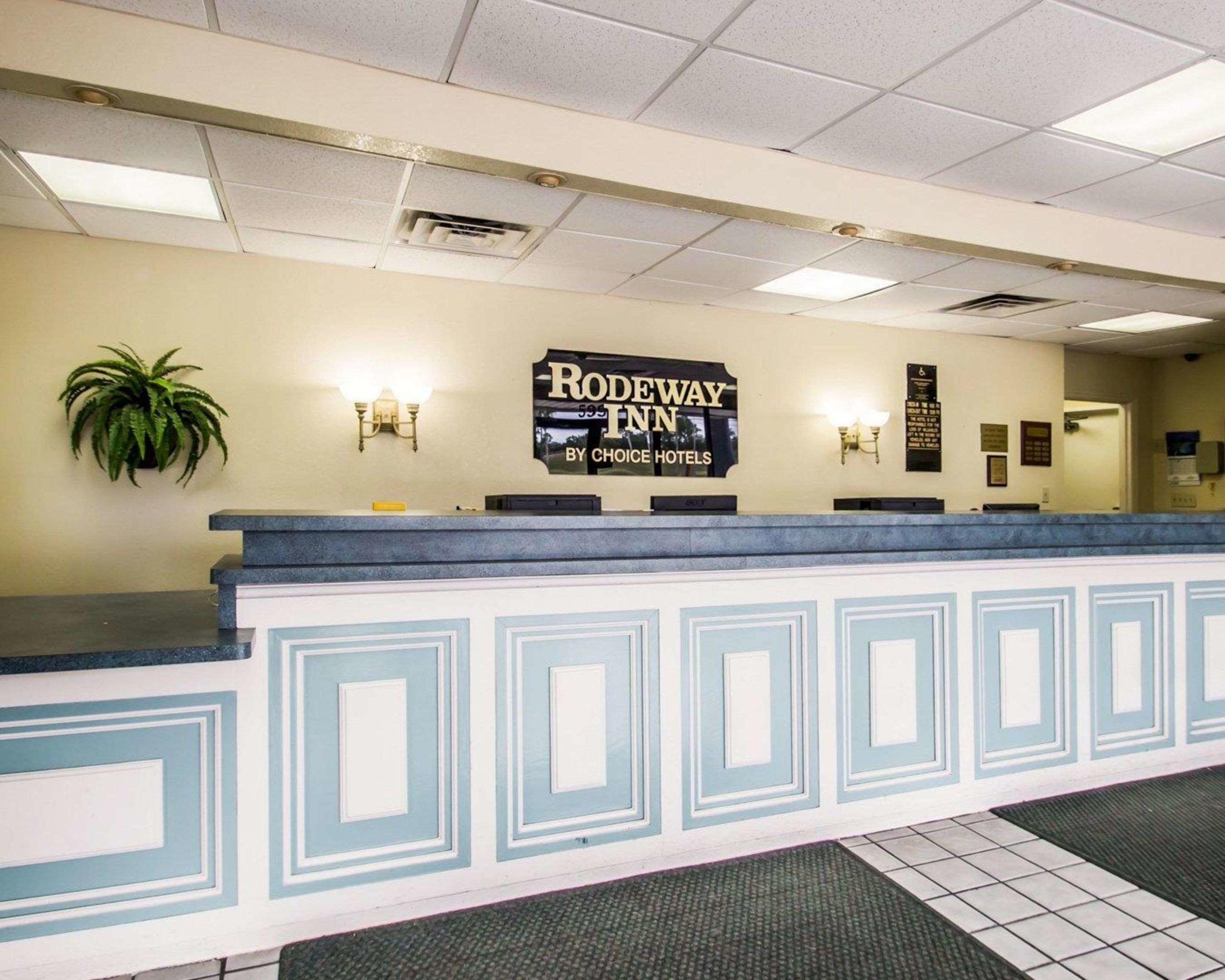 Rodeway Inn Maingate — photo 3