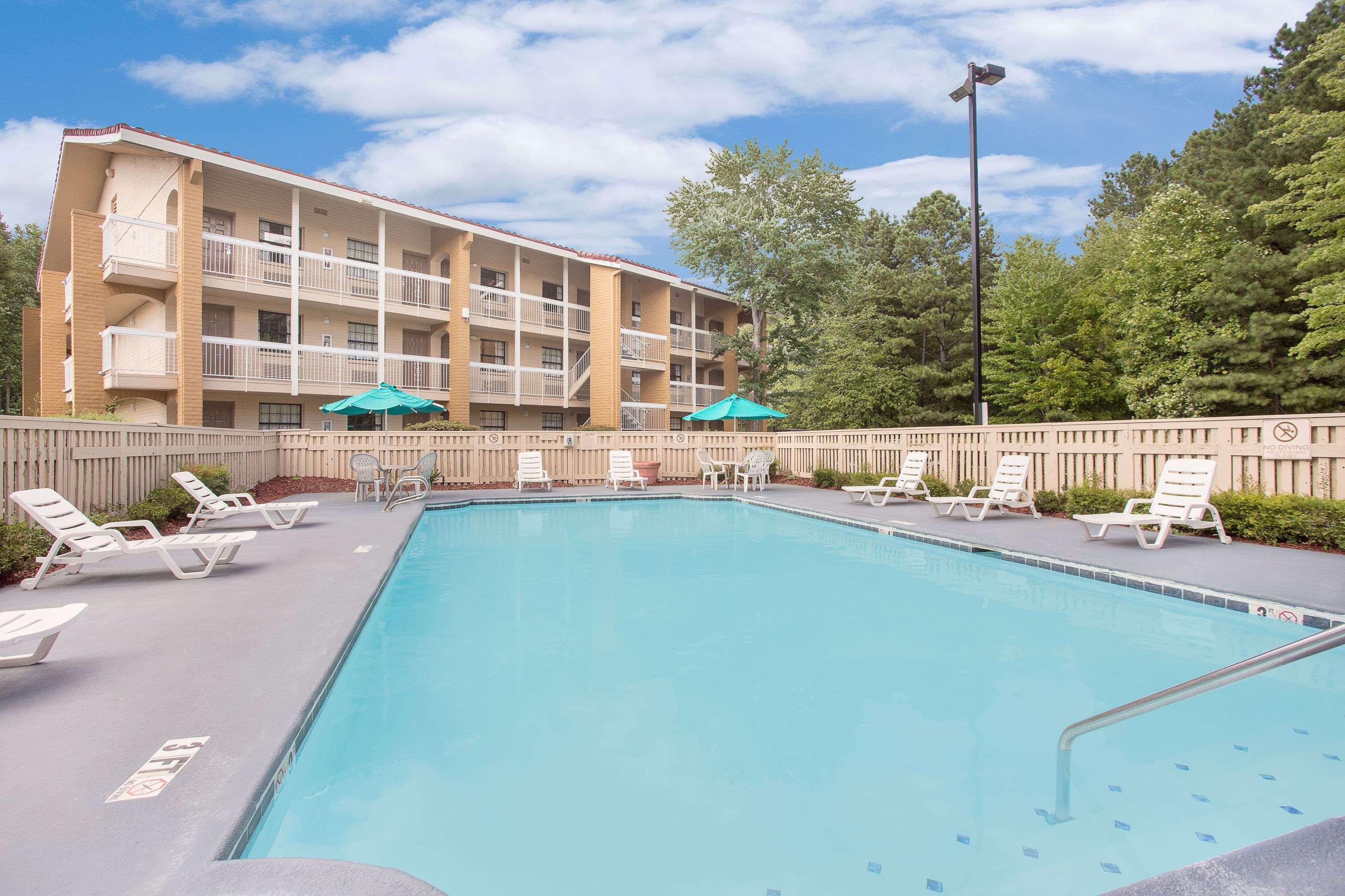 Super 8 by Wyndham Austell/Six Flags — photo 3