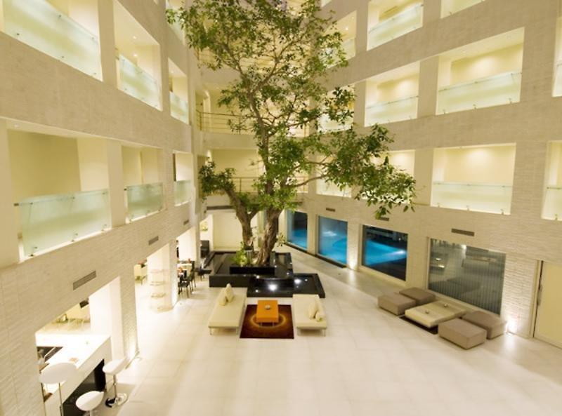 Avalon Courtyard — photo 4