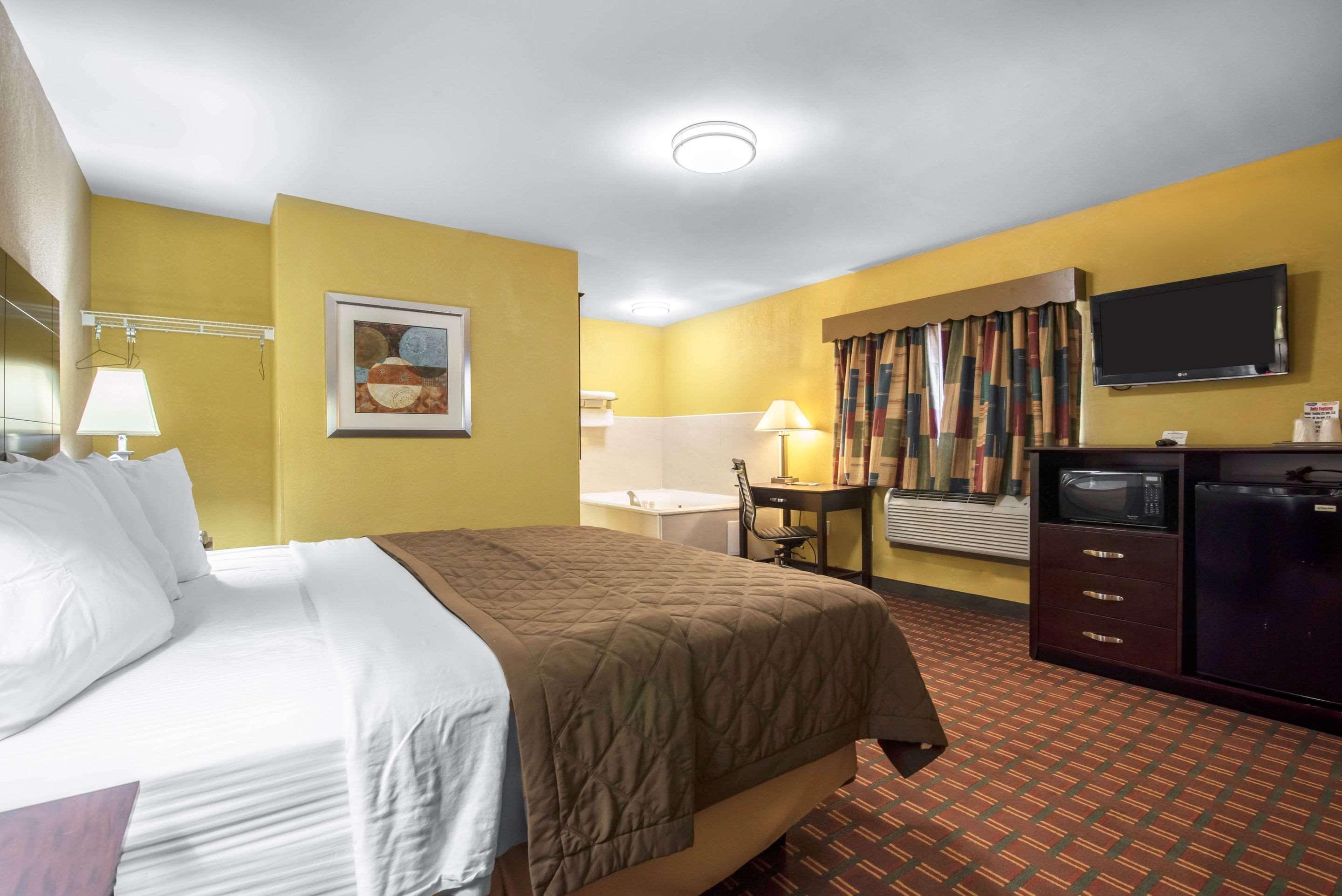 Rodeway Inn — photo 5