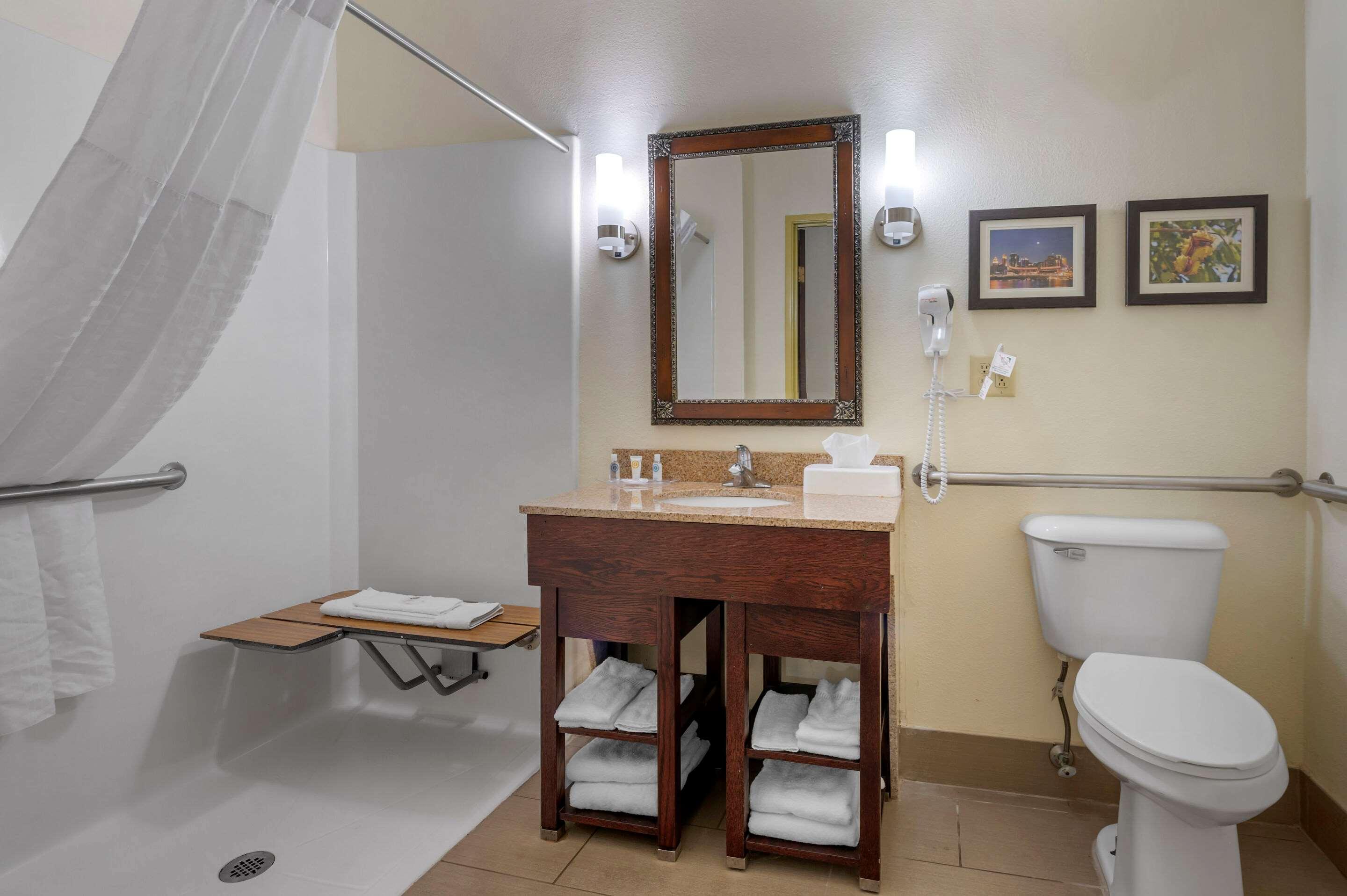 Comfort Suites Miamisburg - Dayton South — photo 4