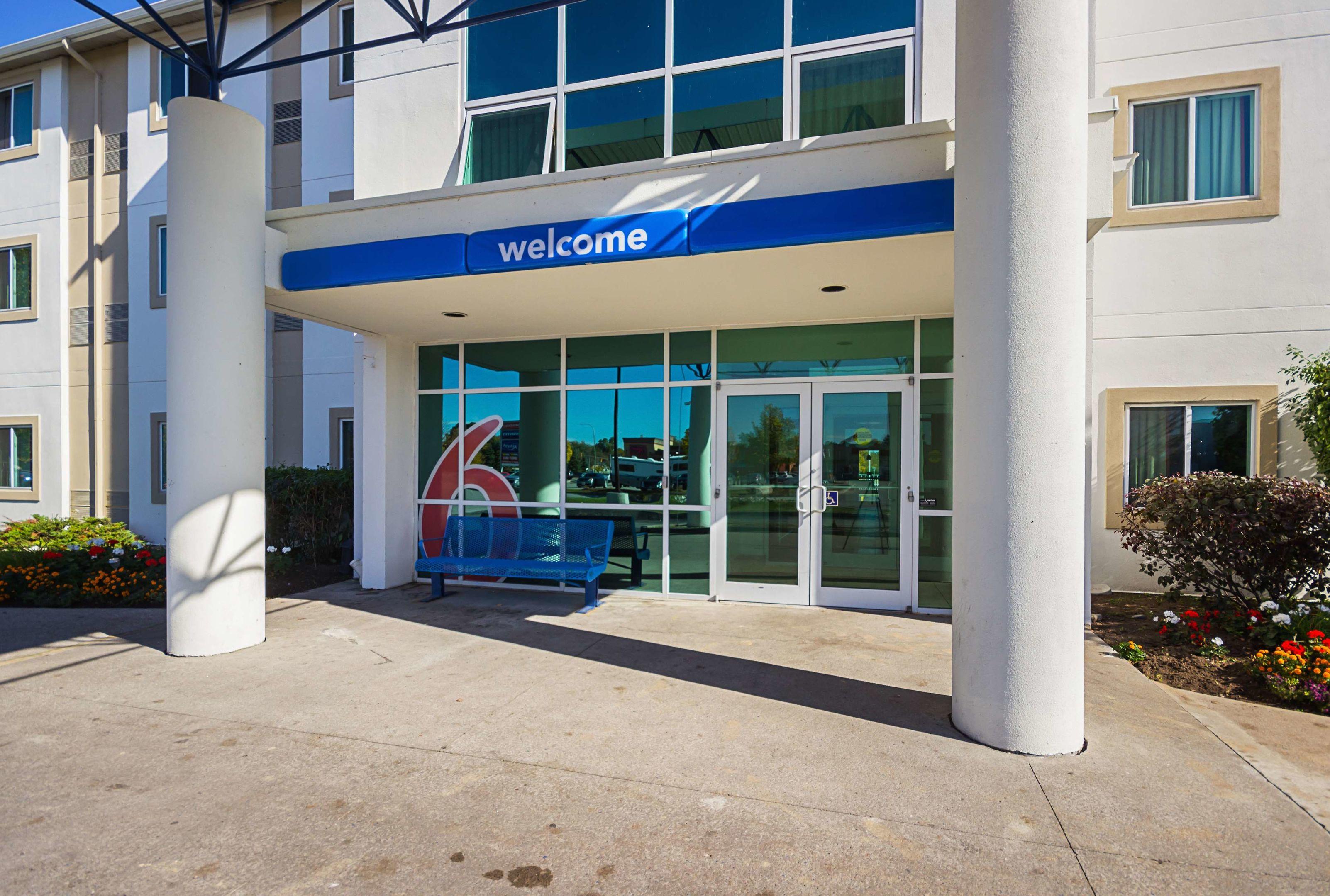 Motel 6 Toronto East Whitby — photo 4