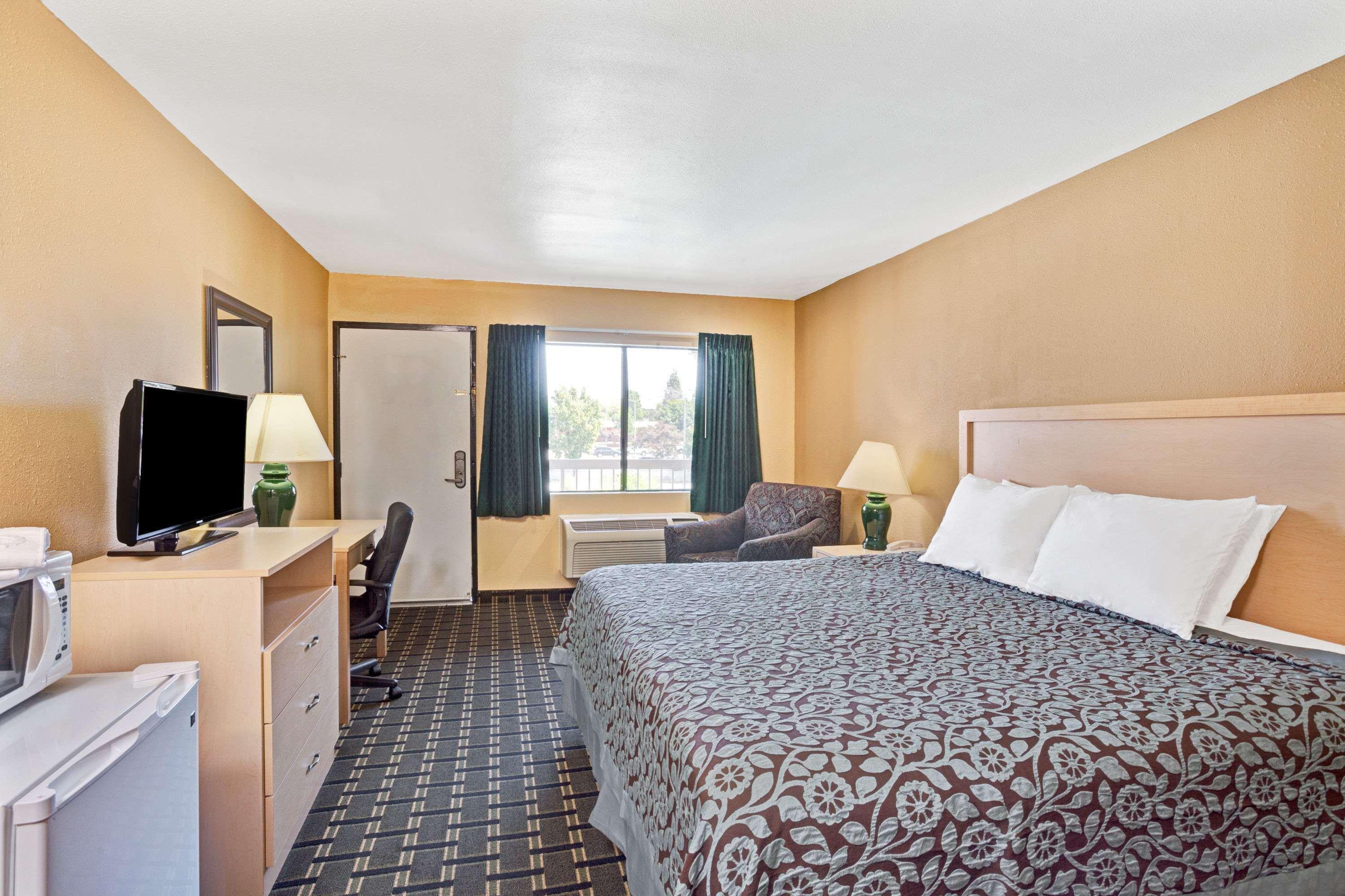Days Inn by Wyndham Whittier Los Angeles — photo 3