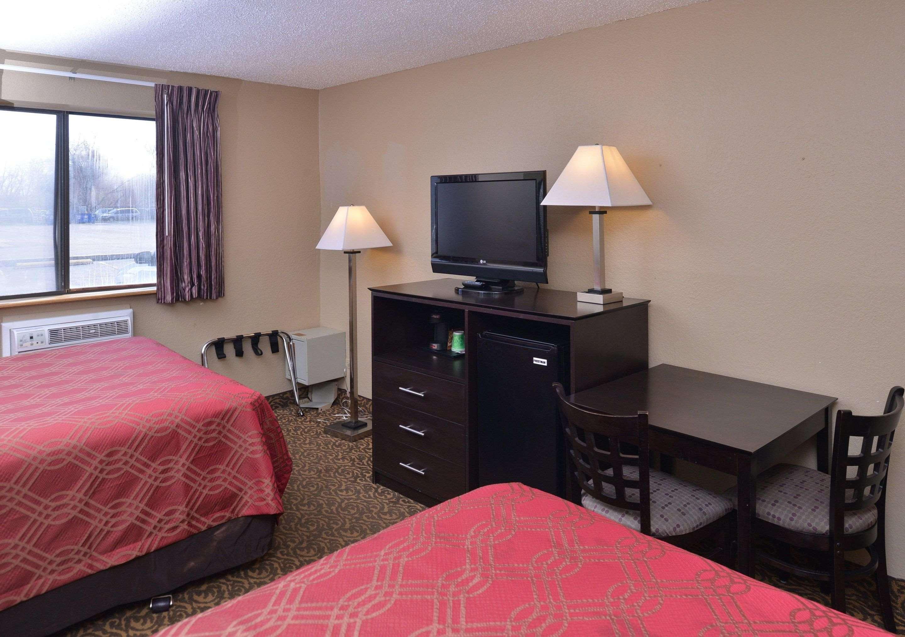 Econo Lodge Waukegan — photo 4