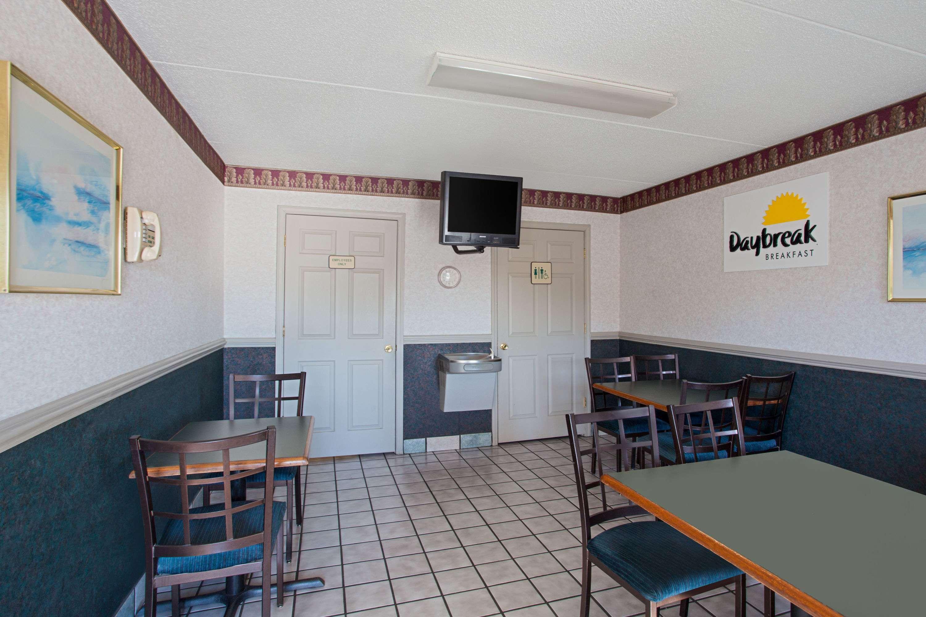 Days Inn by Wyndham Greeneville — photo 5
