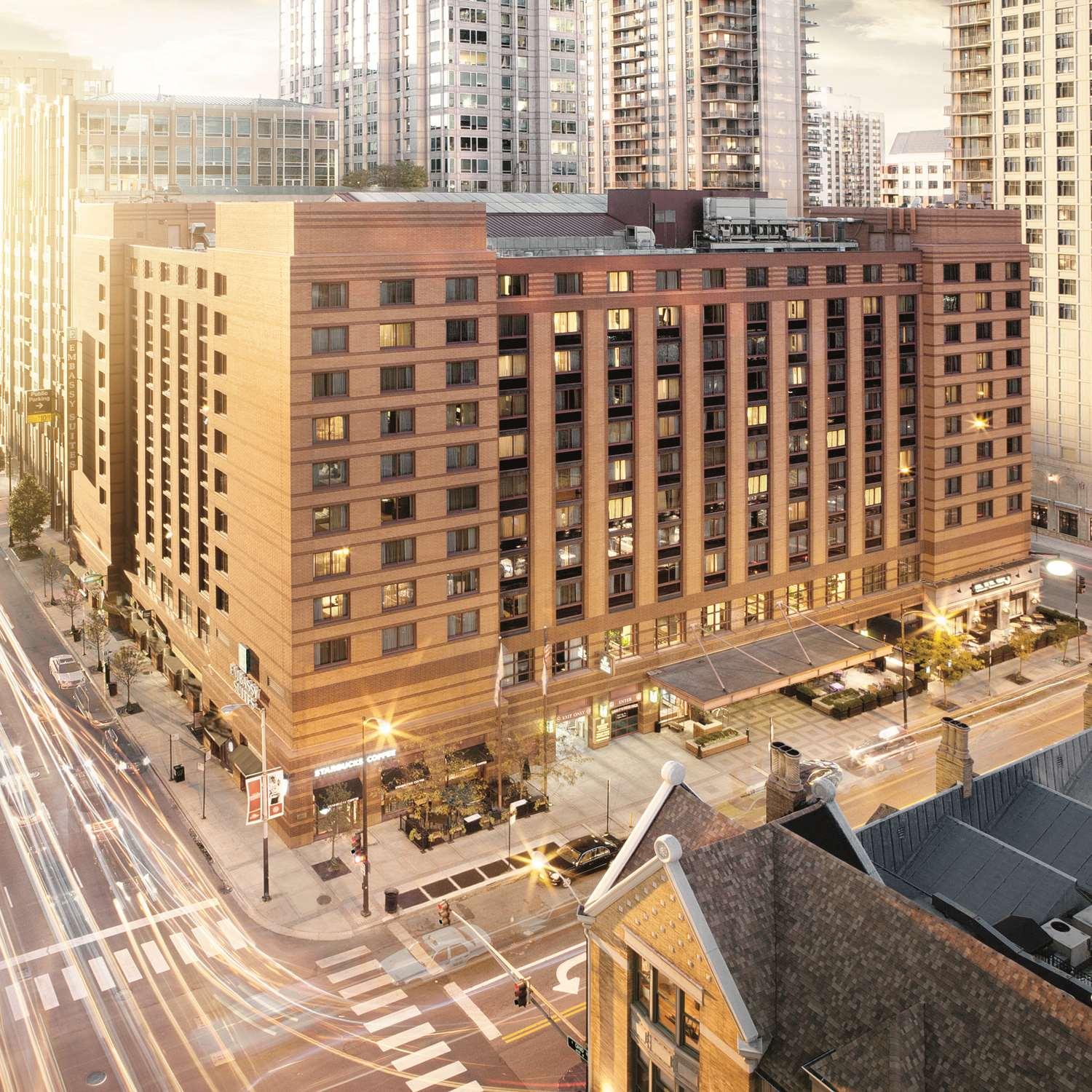 Embassy Suites by Hilton Chicago Downtown — photo 5