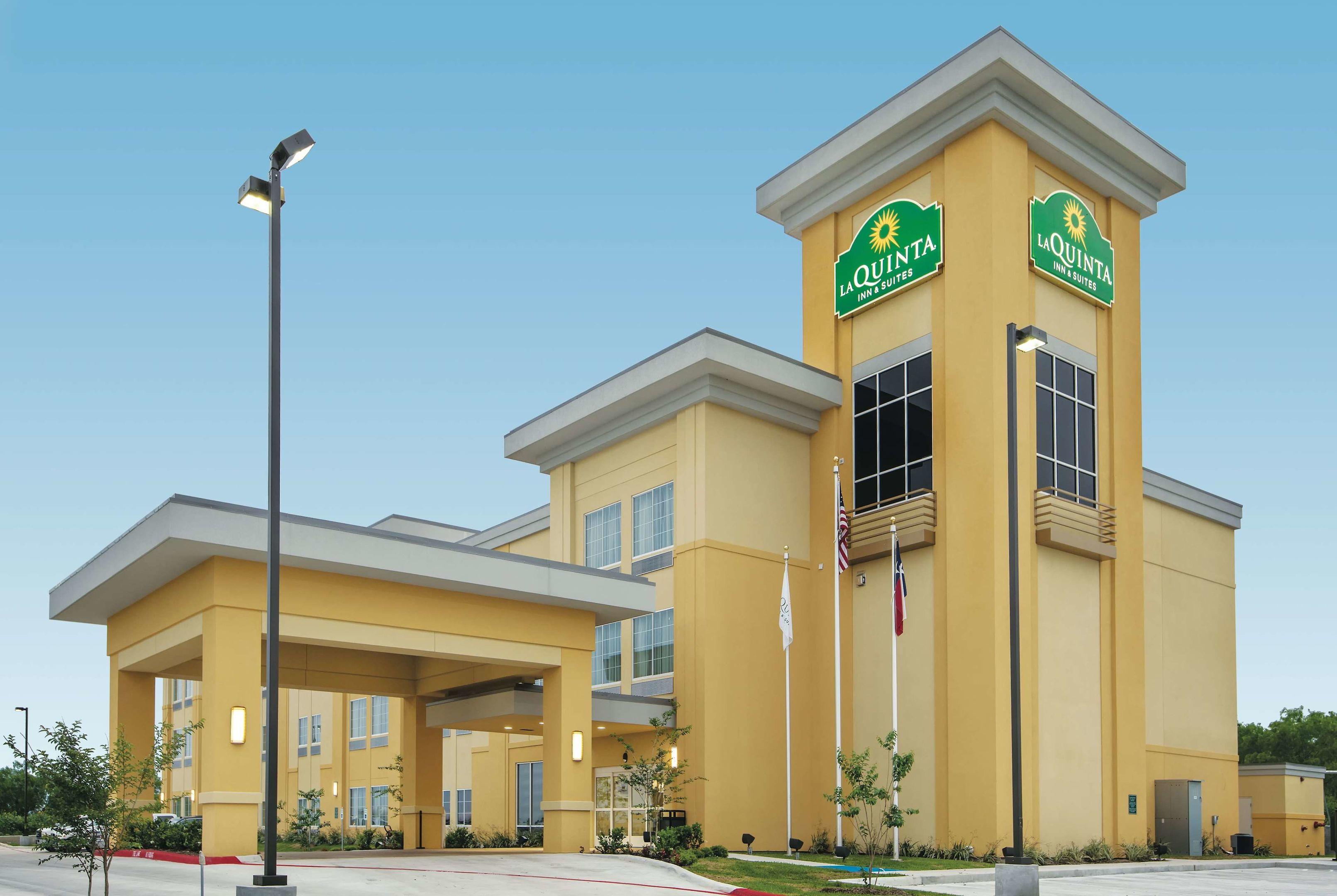 La Quinta Inn & Suites Karnes City — photo 4
