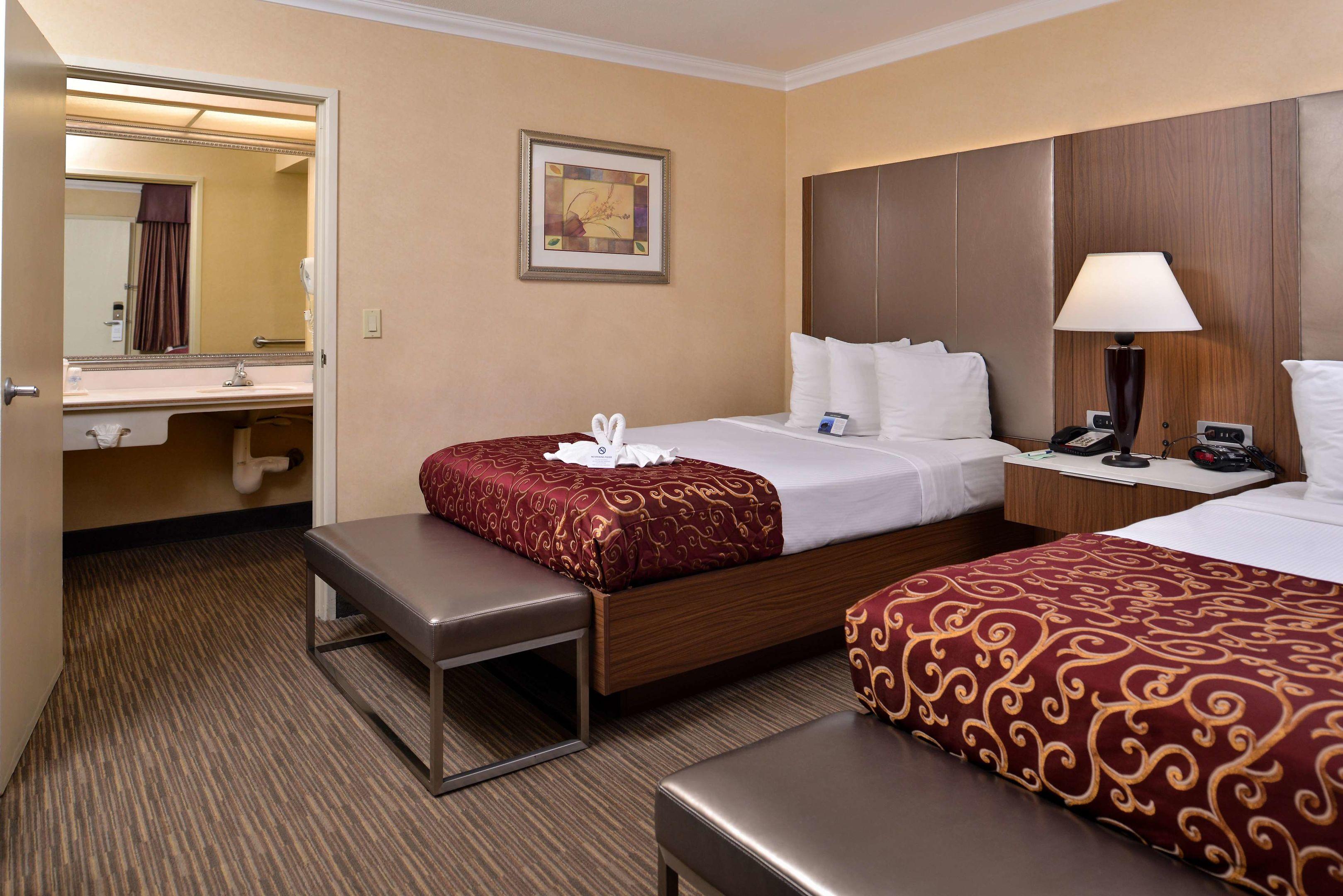 Best Western Hollywood Plaza Inn — photo 4
