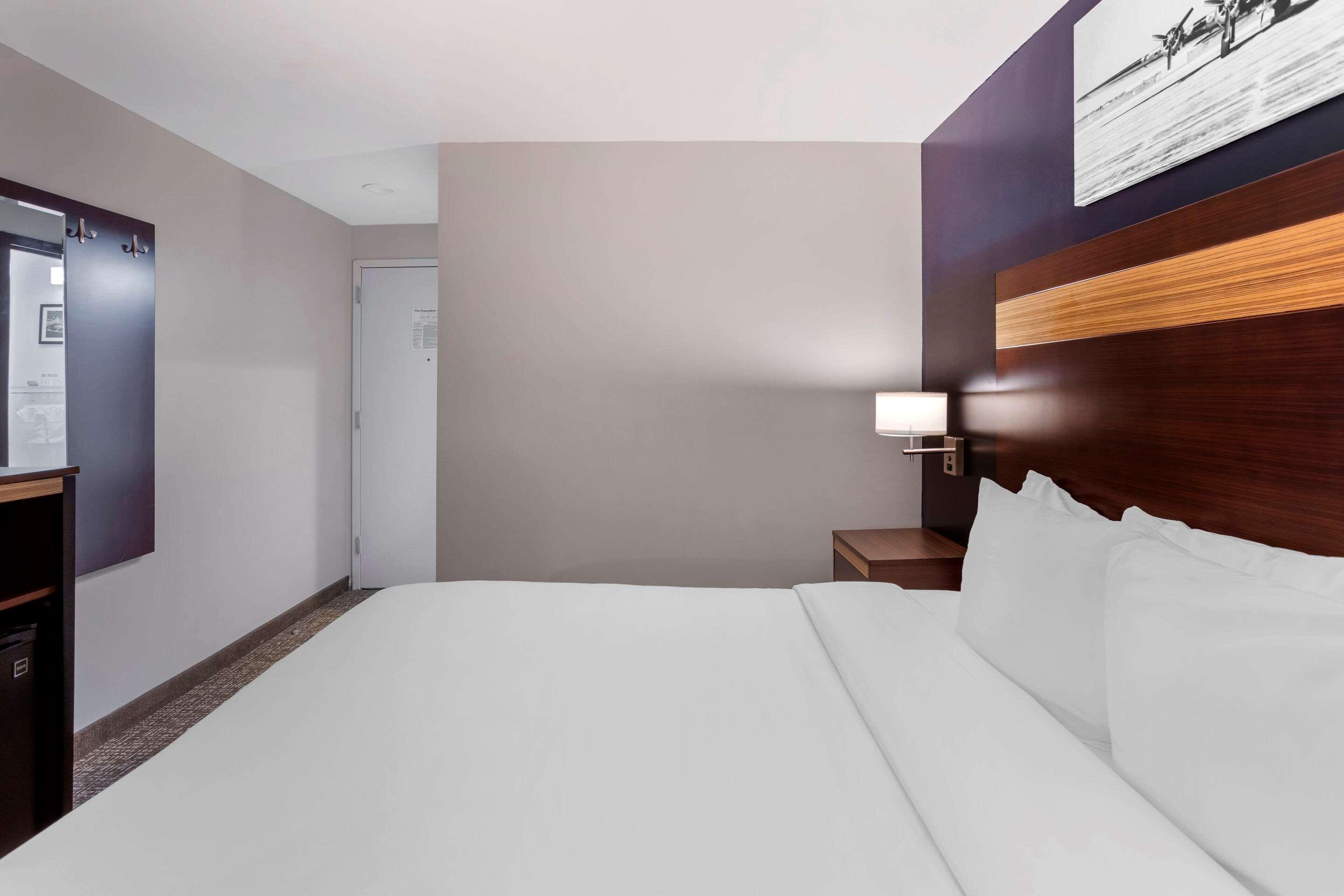 Comfort Inn LaGuardia Airport - 83rd St — photo 4