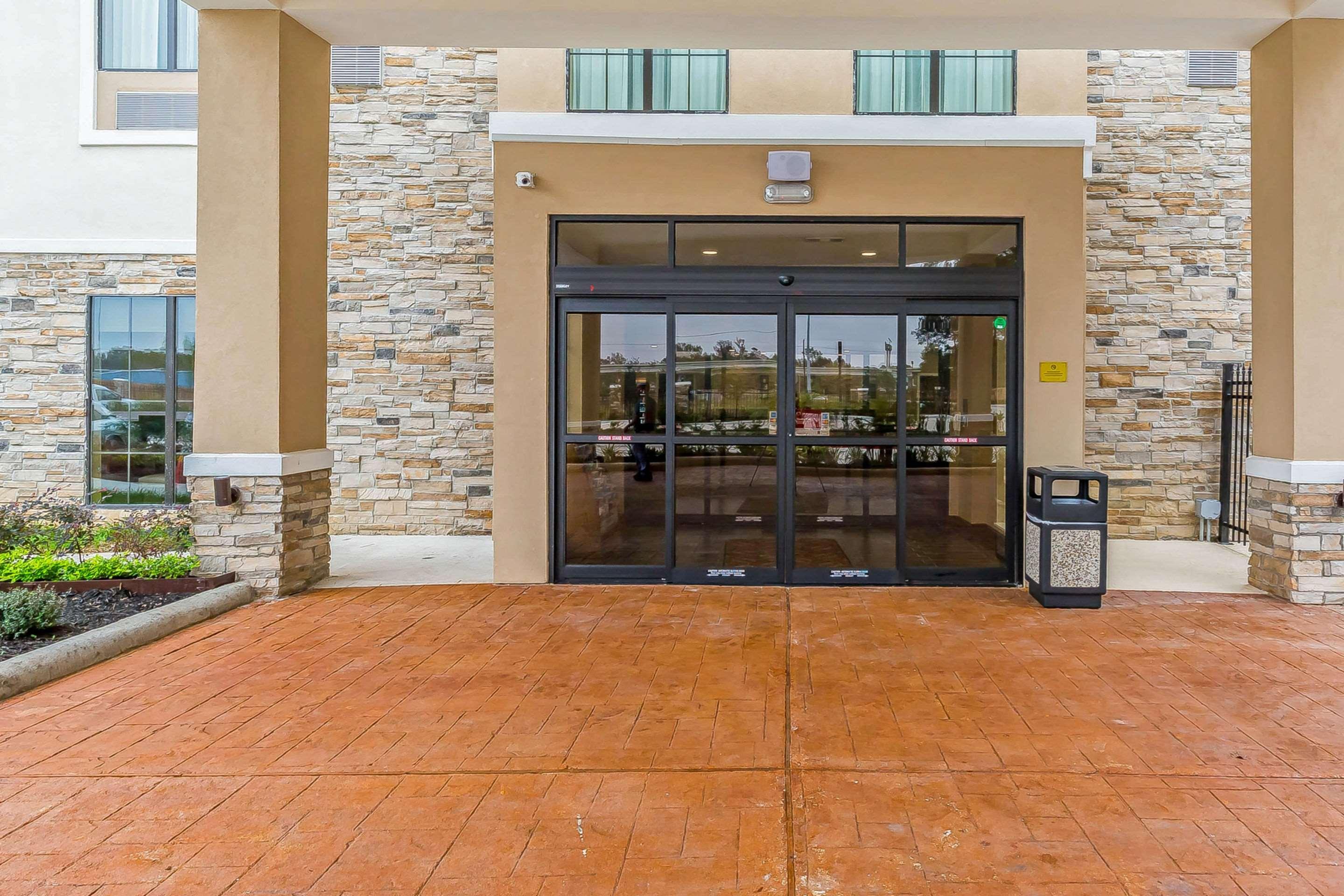 Comfort Suites Houston I-45 North — photo 4