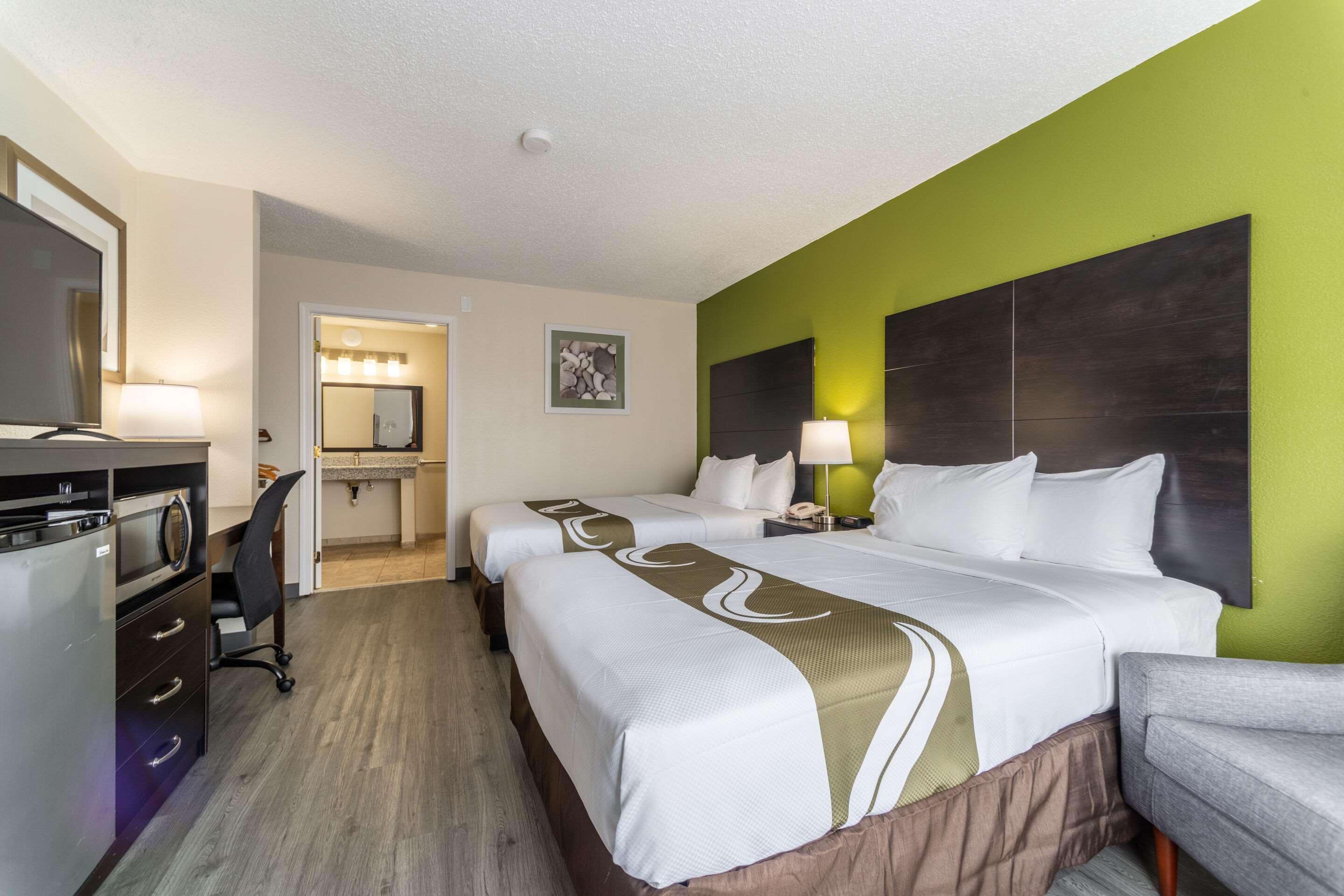 Rodeway Inn & Suites — photo 4