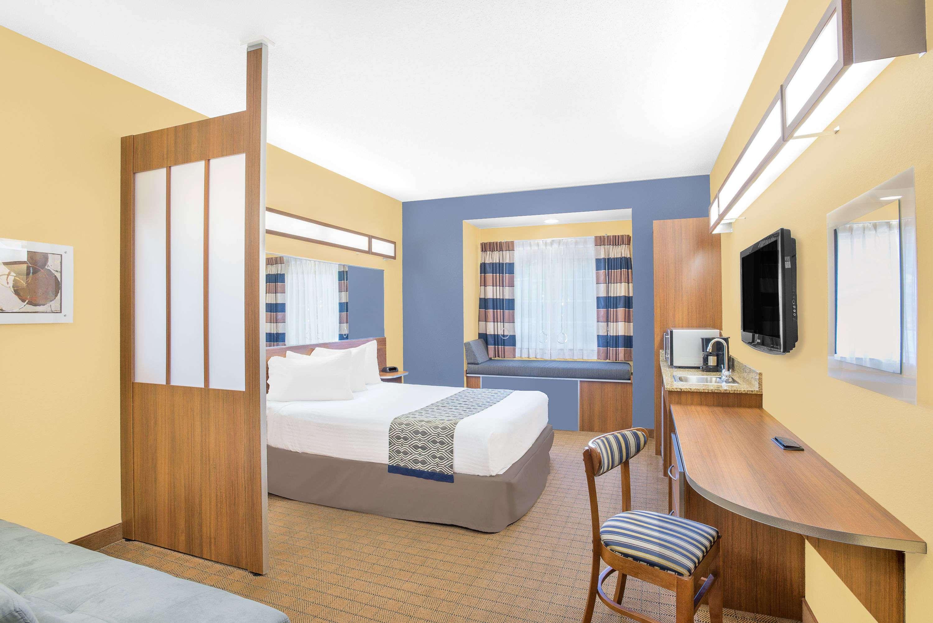 Microtel Inn And Suites Chili/Rochester Airport — photo 4