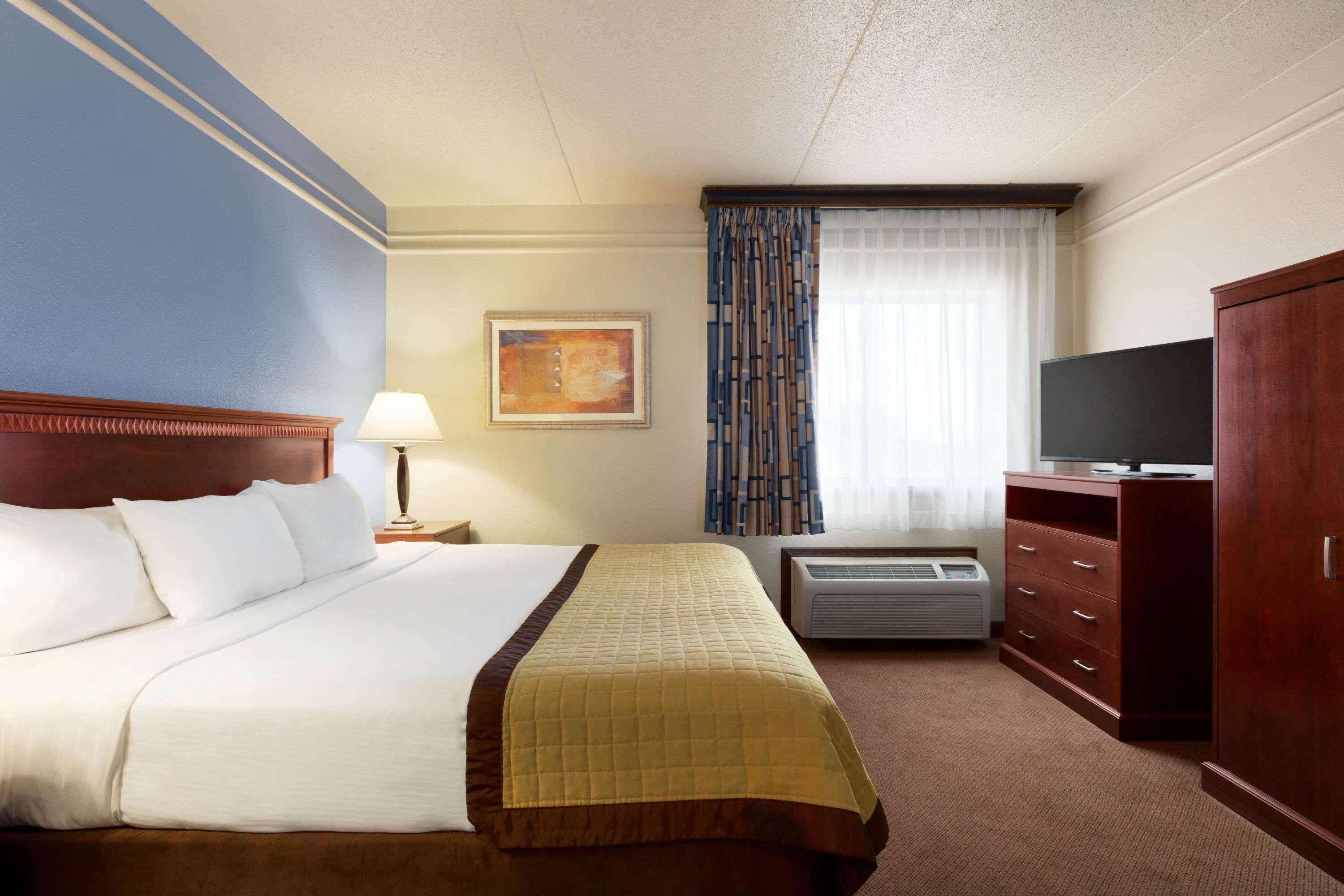 Ramada Fargo — photo 5