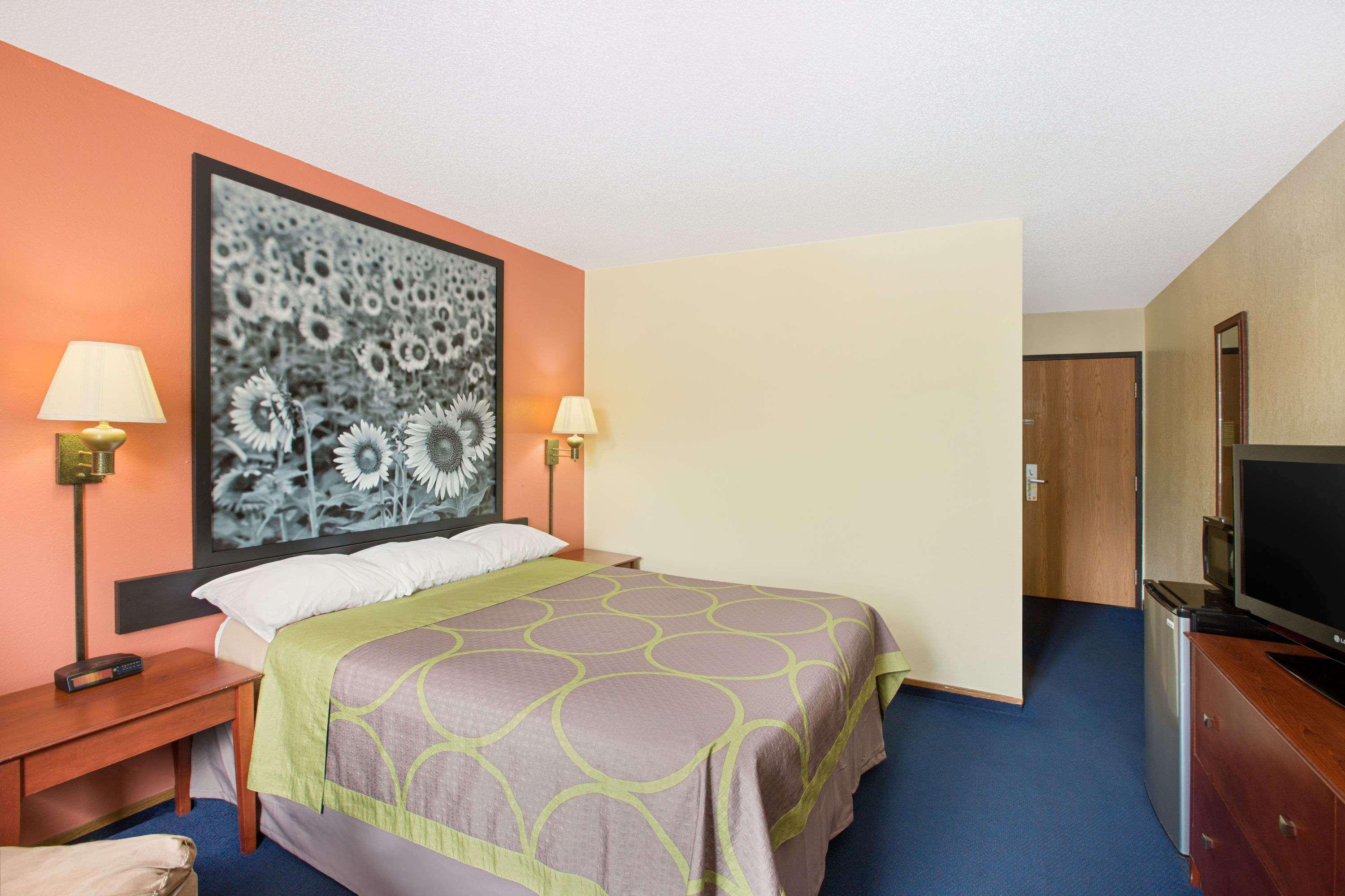 Super 8 by Wyndham Oskaloosa IA — photo 4