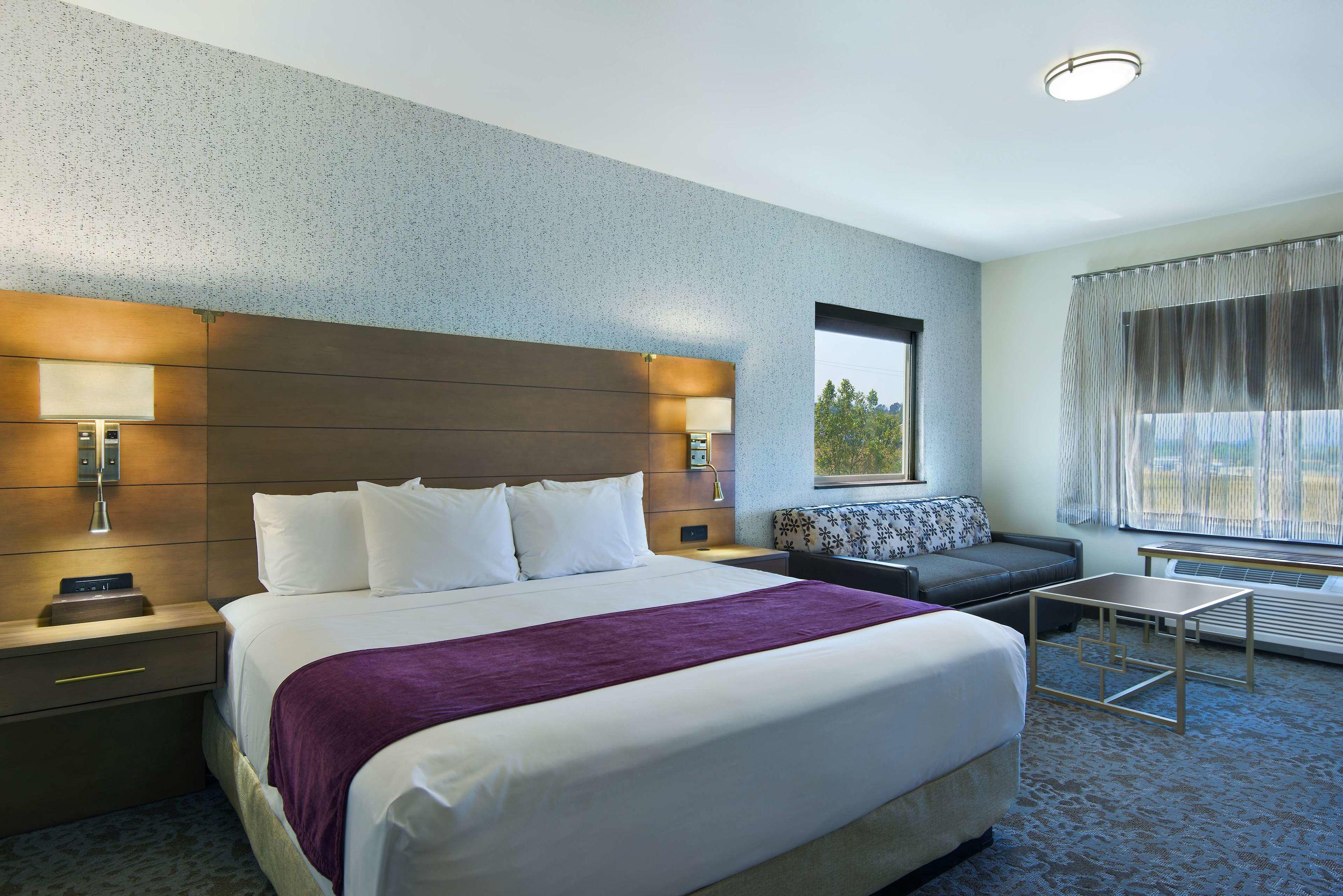 Oxford Suites Sonoma County — photo 5