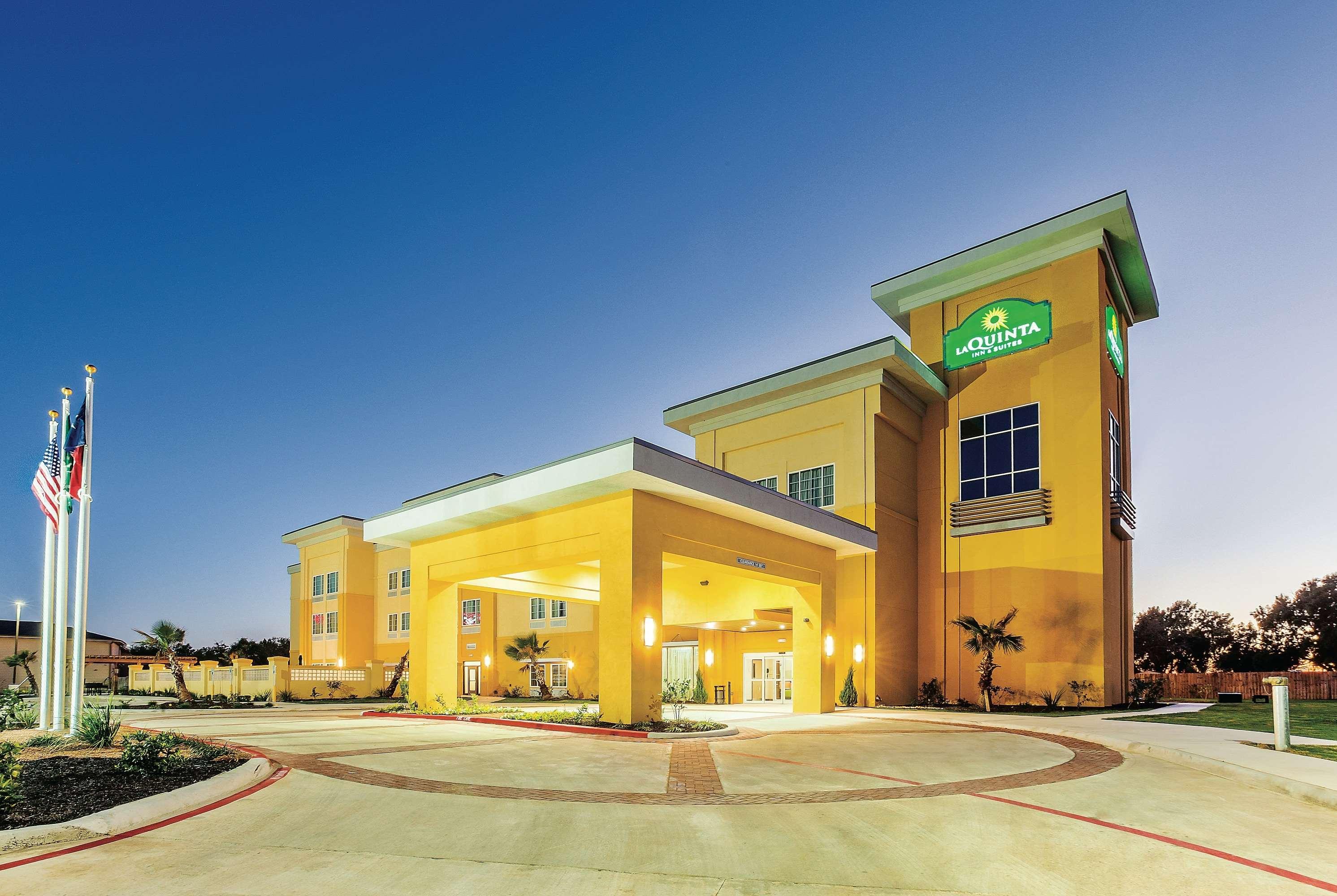 La Quinta Inn & Suites Cotulla — photo 5