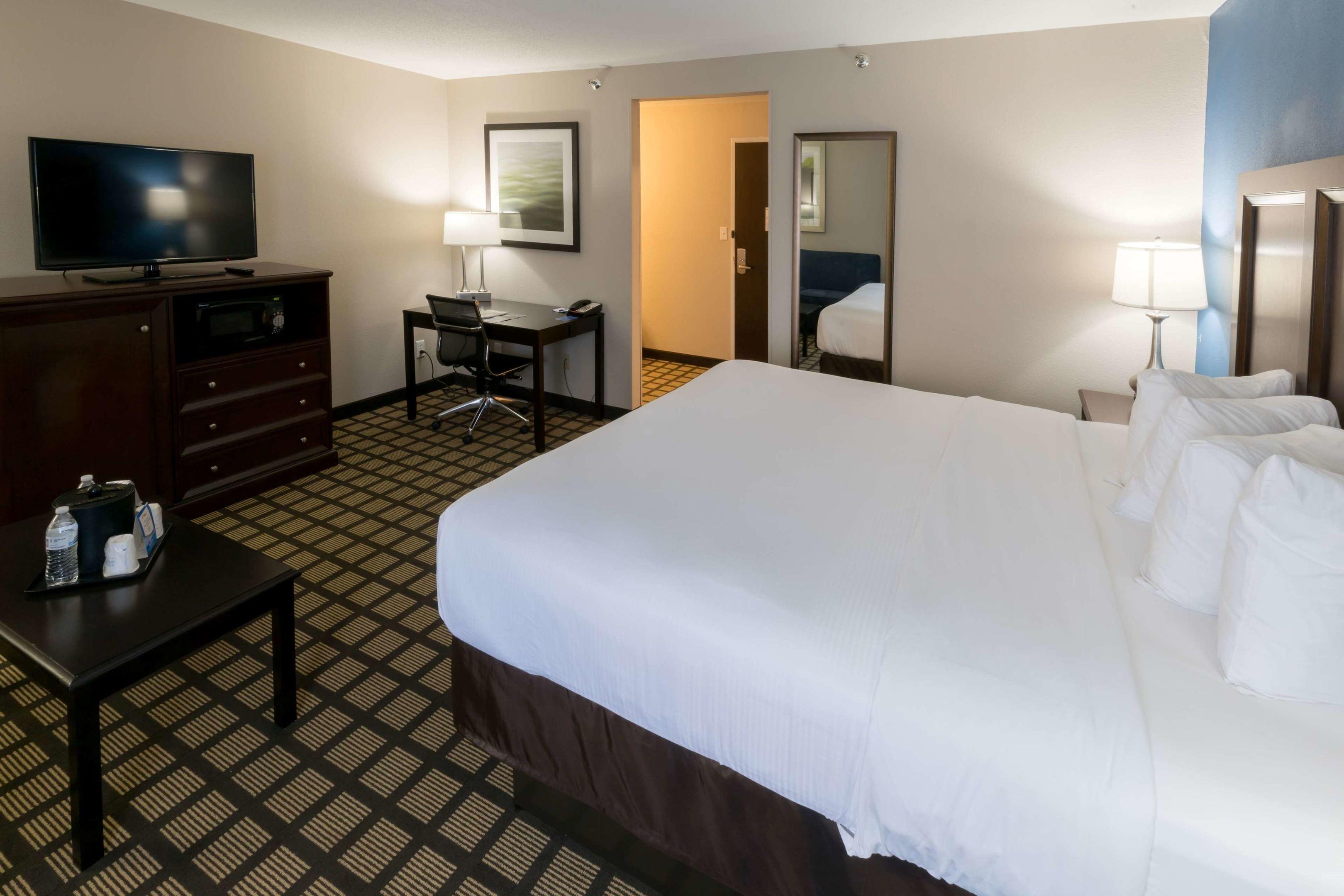 Baymont Inn & Suites Detroit Airport/Romulus — photo 3