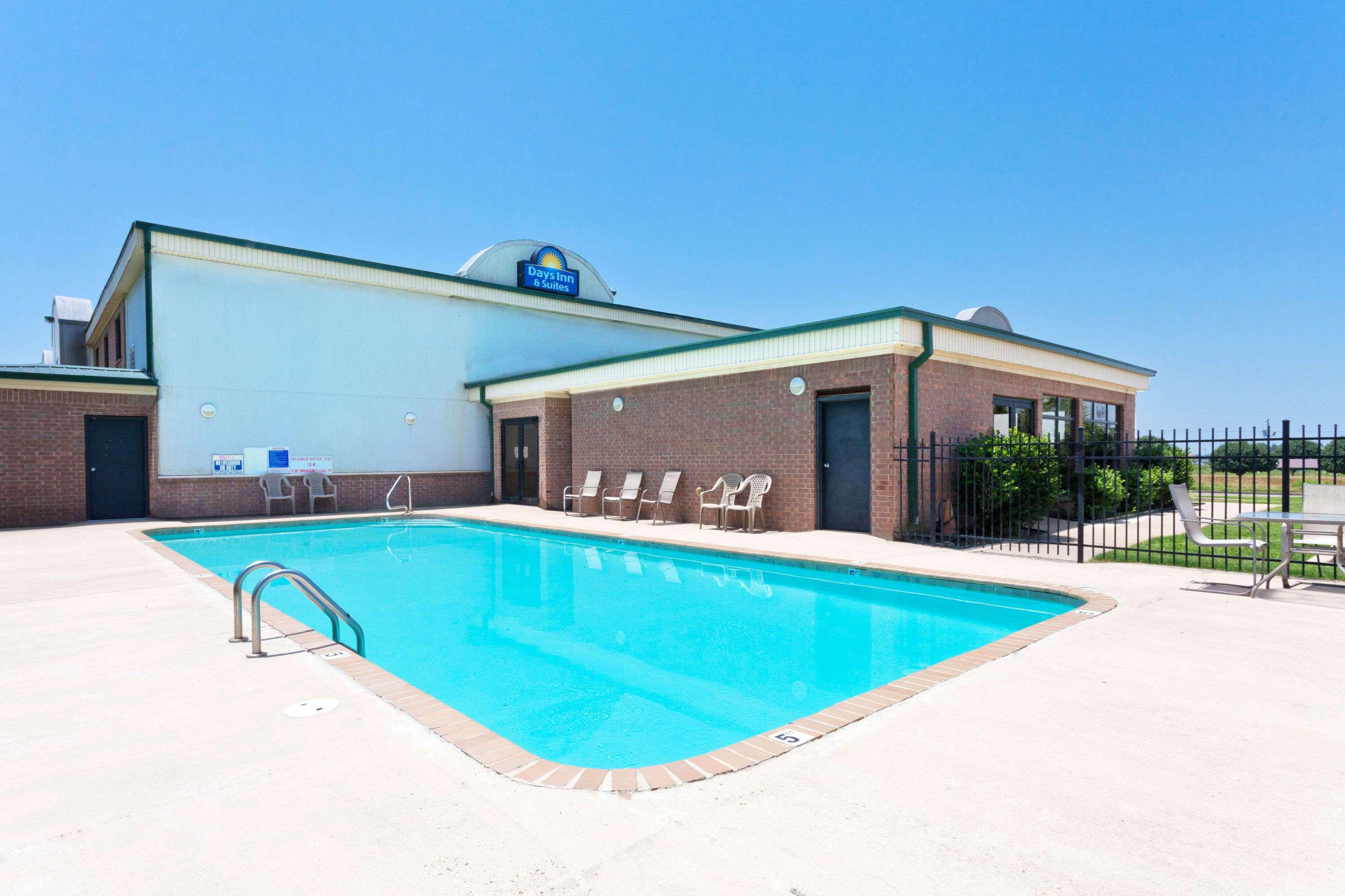 Days Inn & Suites Wynne — photo 4