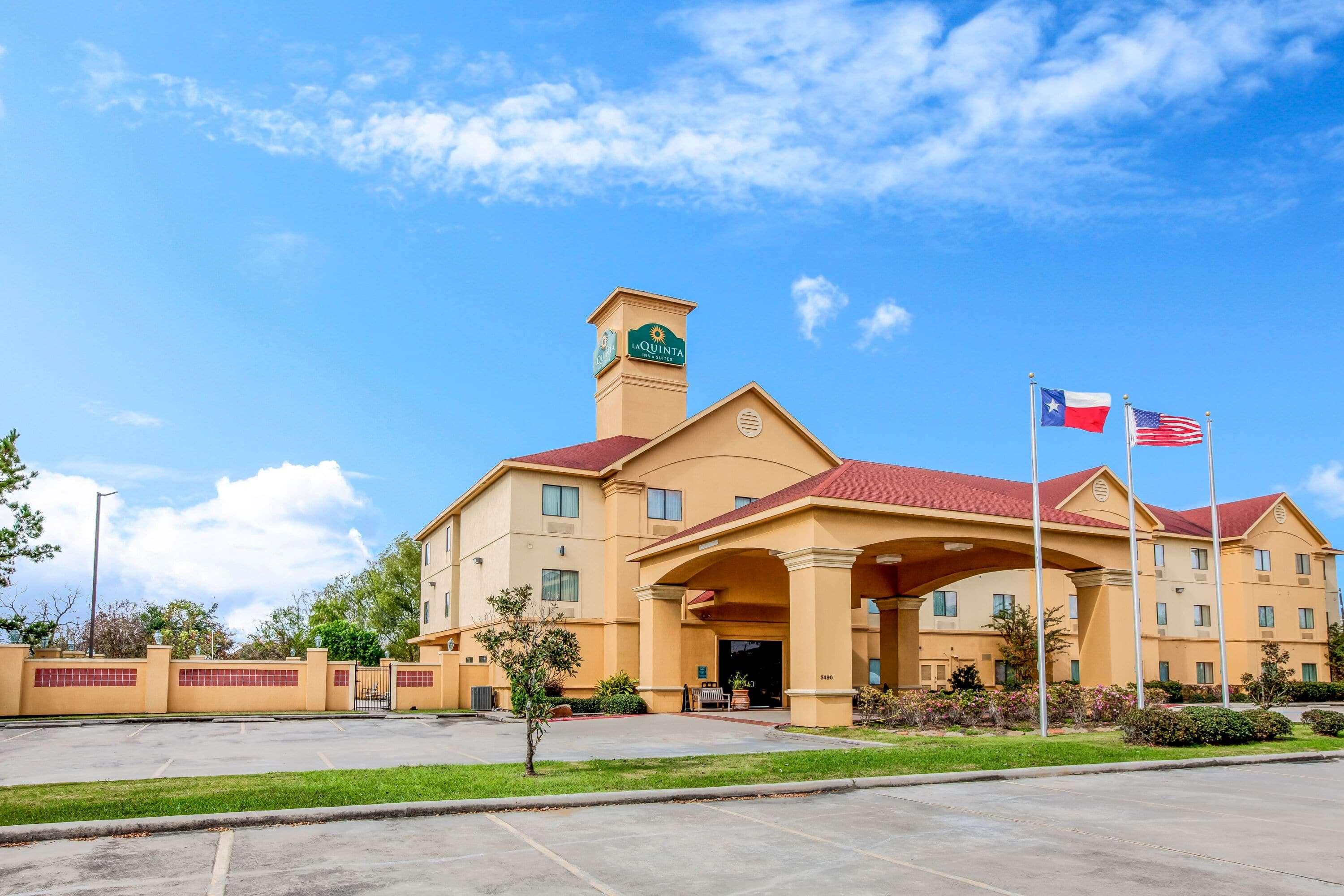 La Quinta Inn & Suites by Wyndham Pasadena — photo 4