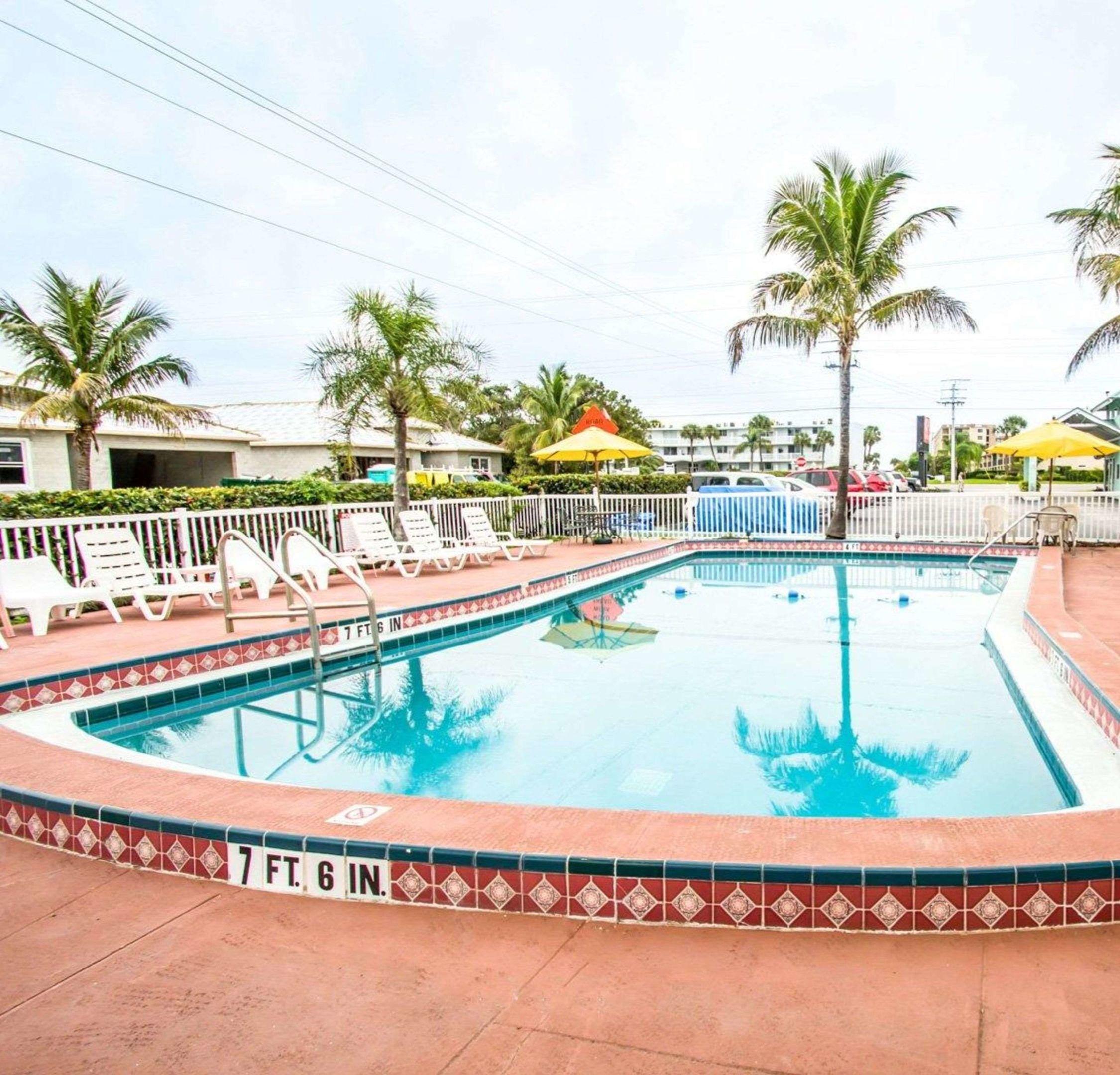 Econo Lodge Cocoa Beach — photo 5