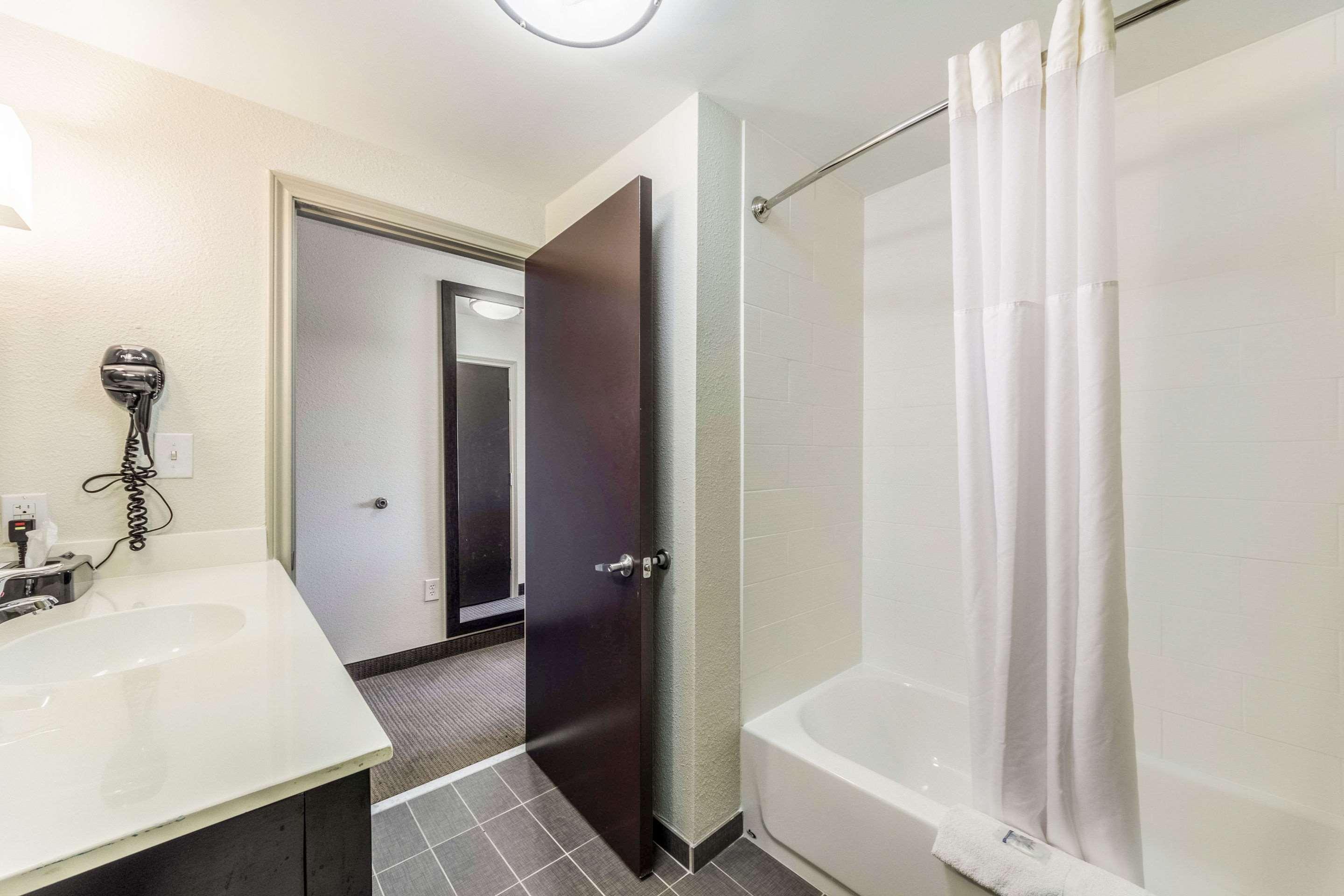 Sleep Inn & Suites — photo 4